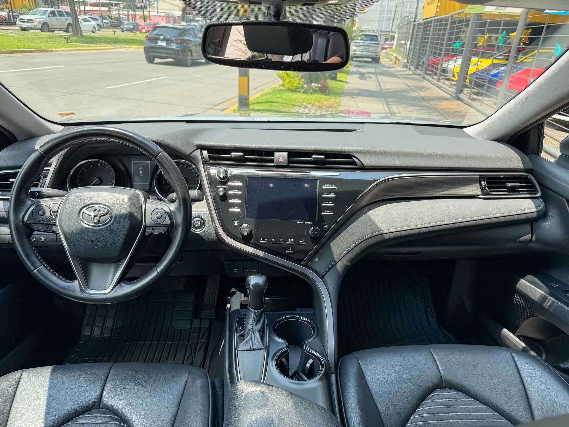 Car image 10
