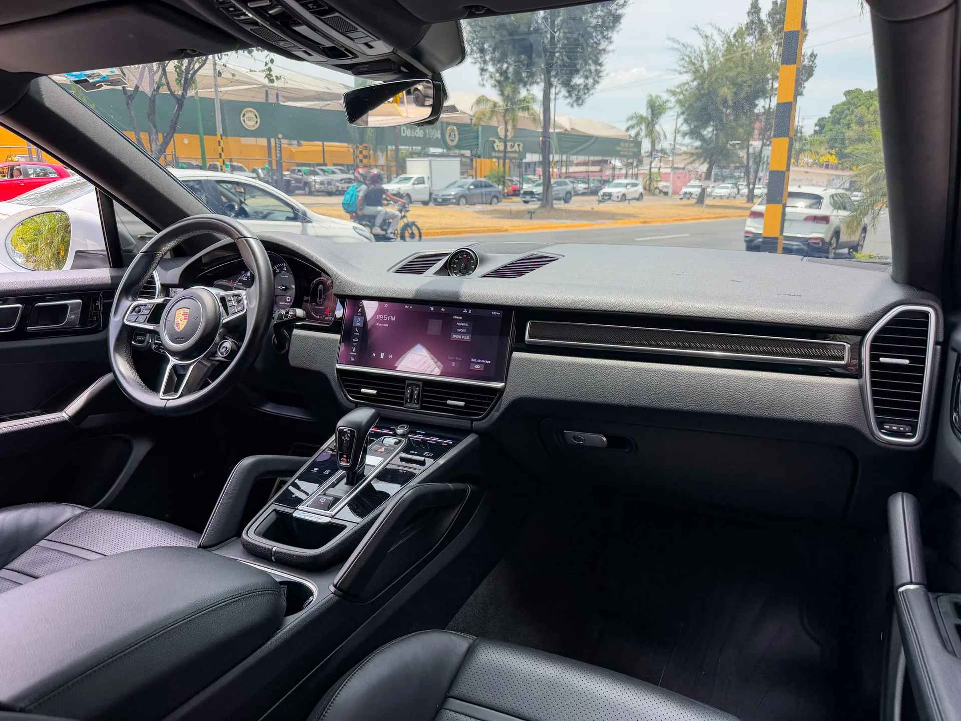 Car image 13