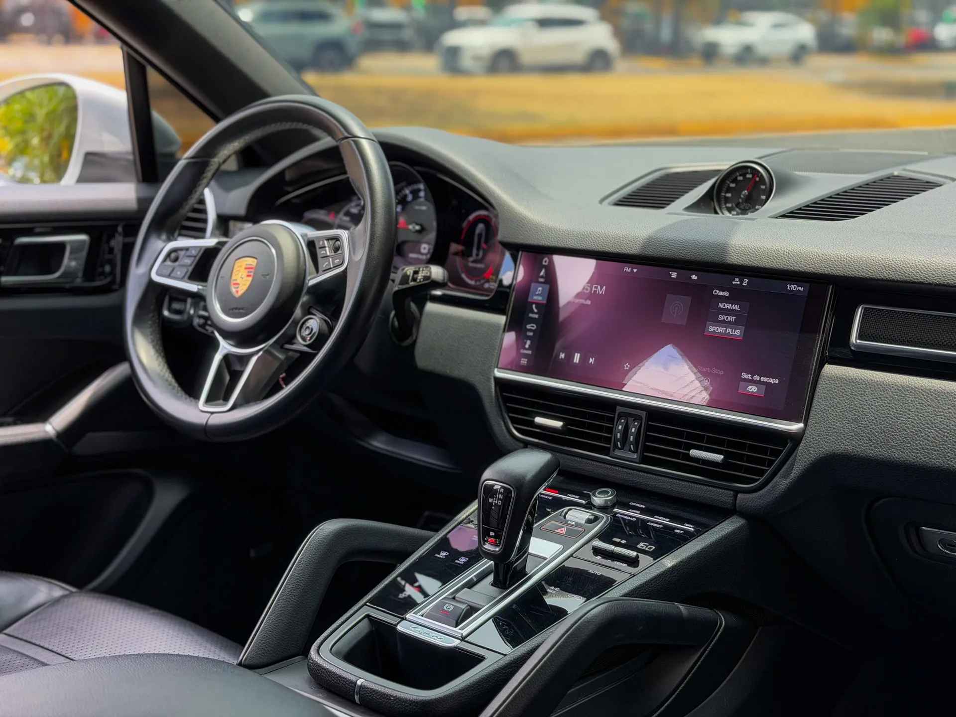 Car image 14