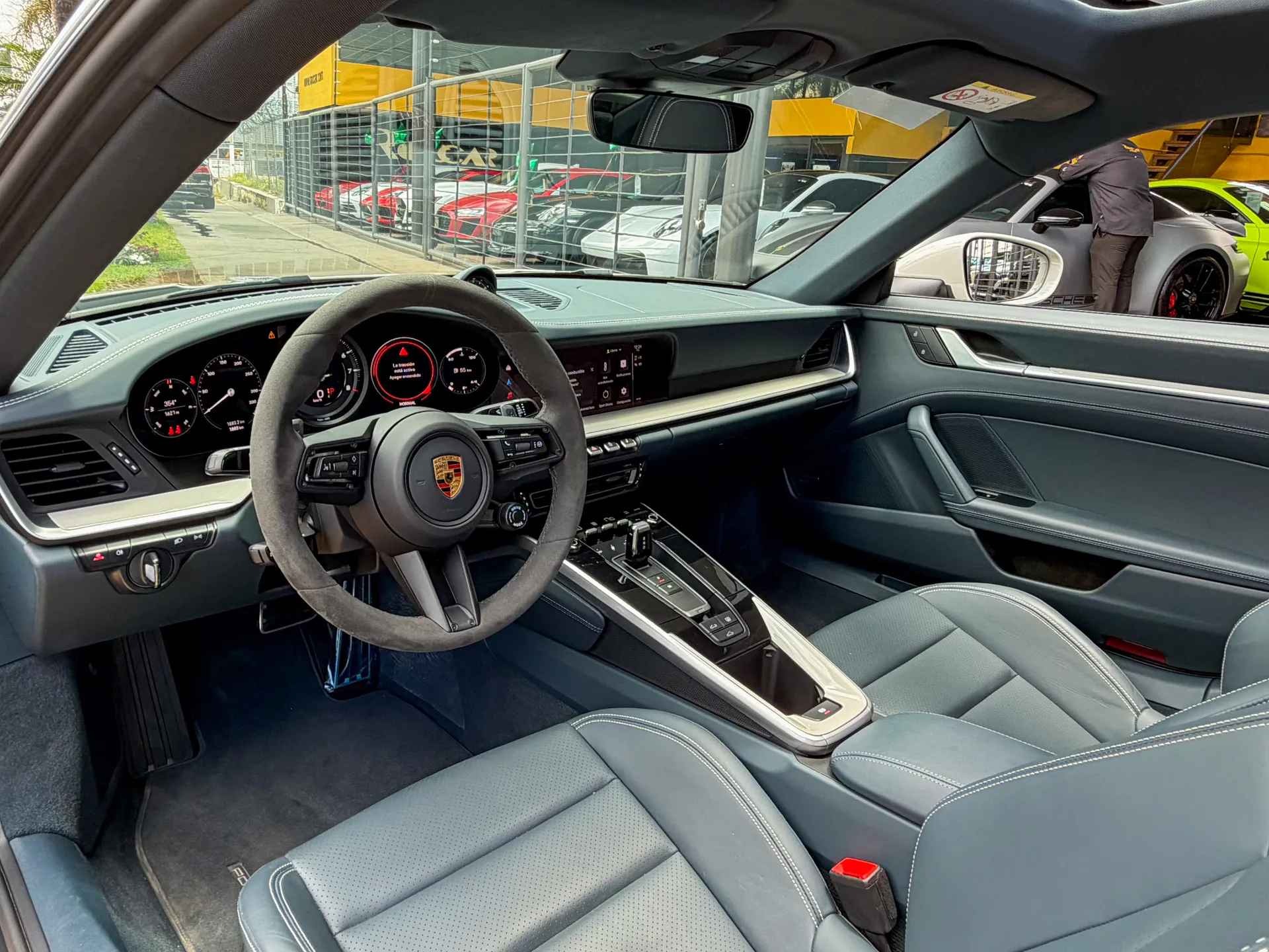 Car image 10