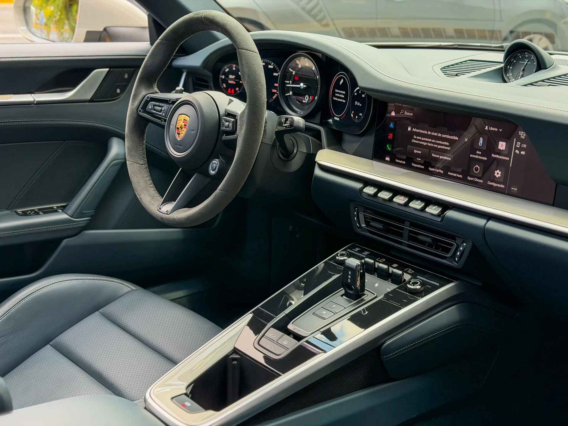Car image 17