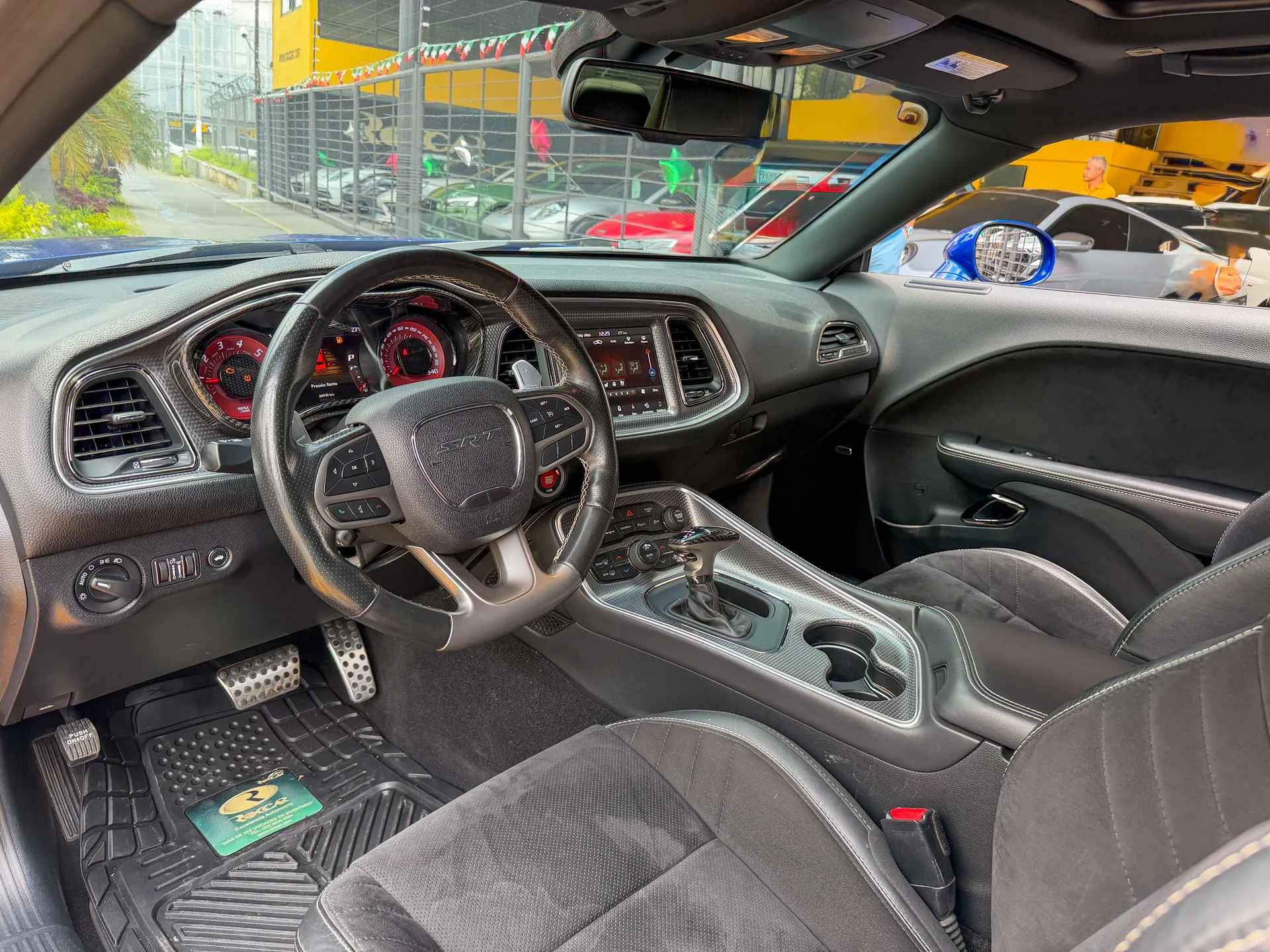 Car image 11