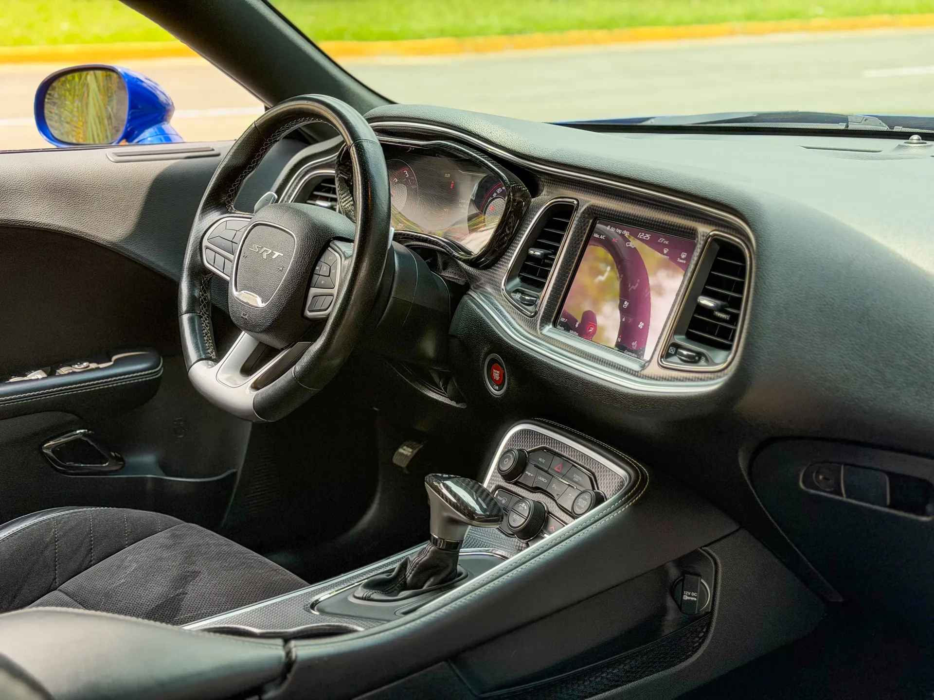 Car image 14