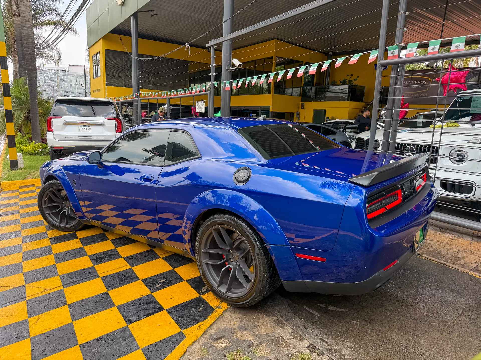 Car image 8