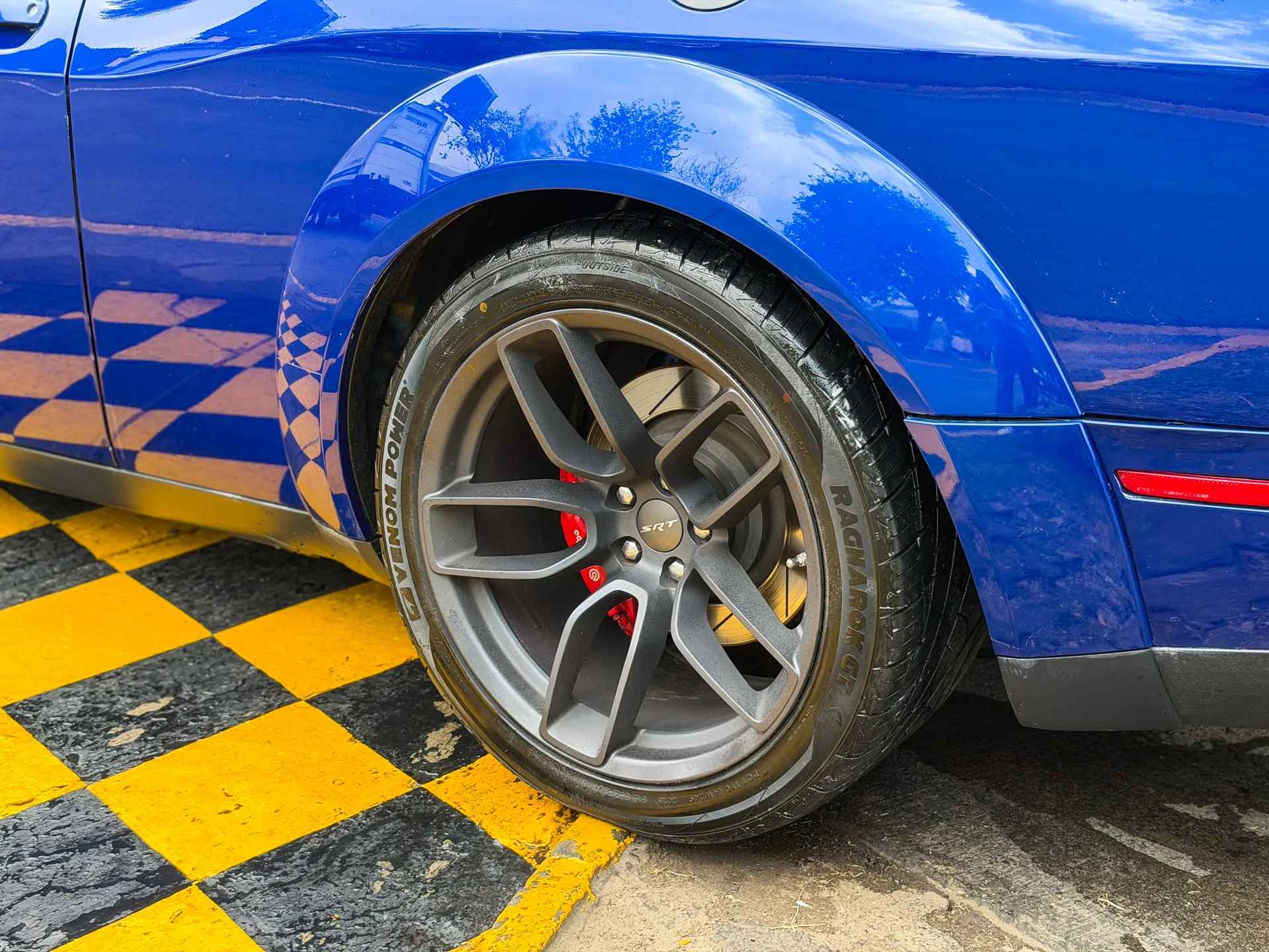 Car image 9