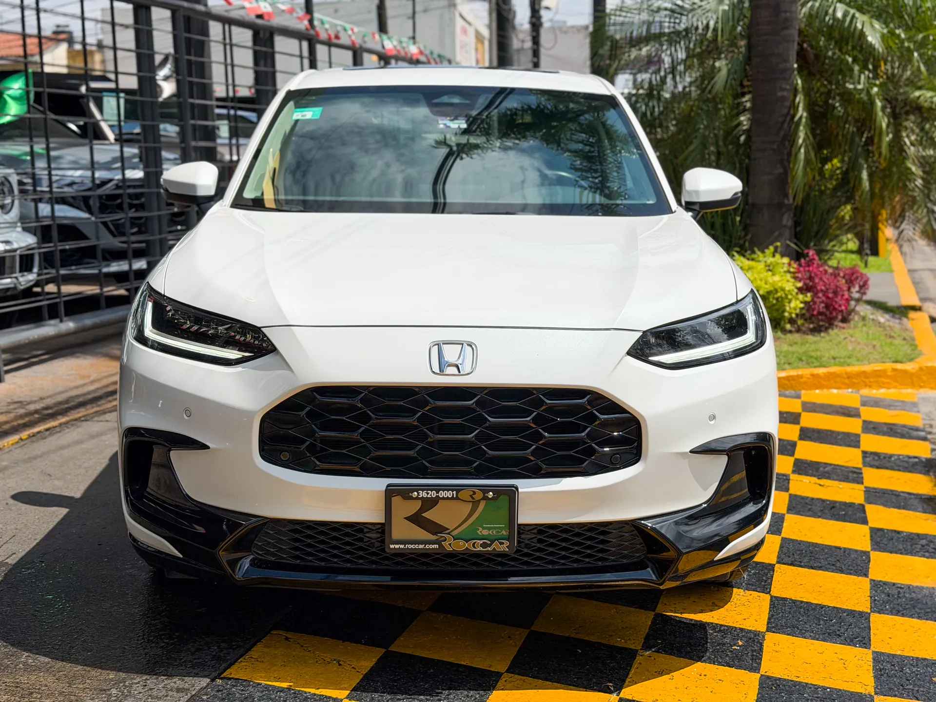 Car image 3