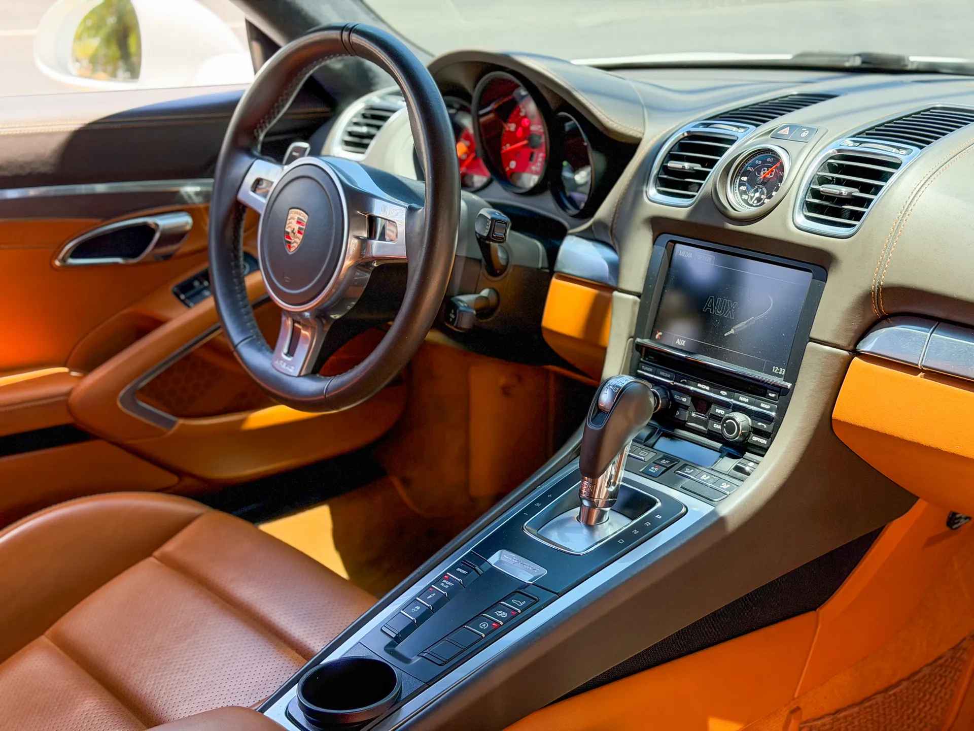 Car image 14