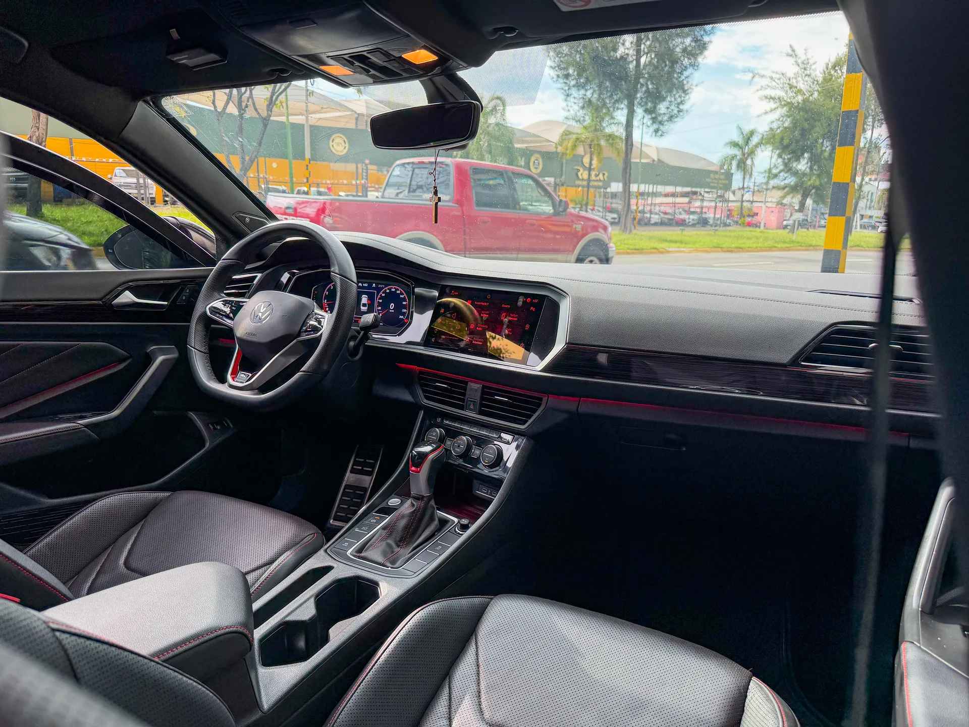 Car image 14