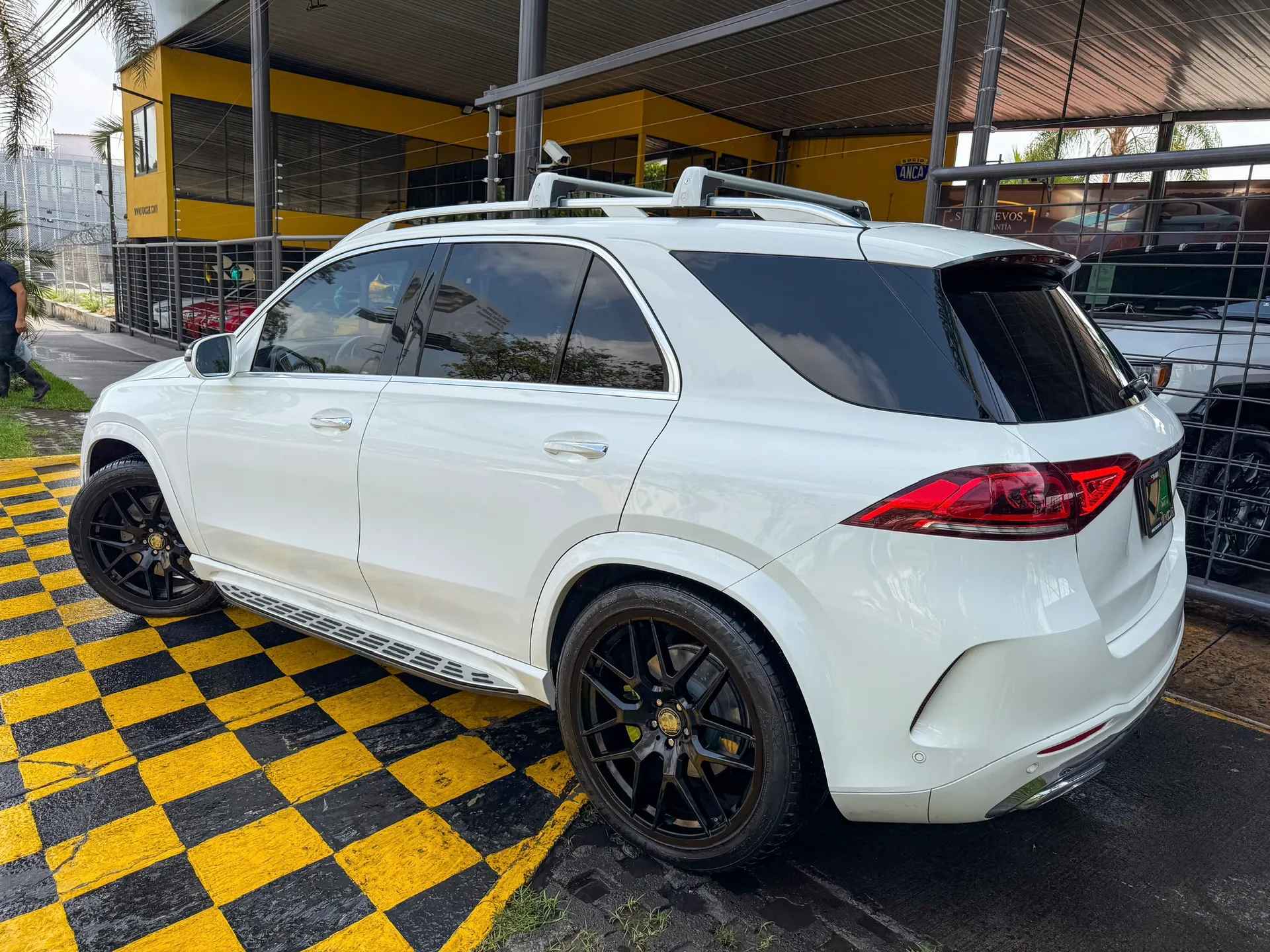 Car image 7