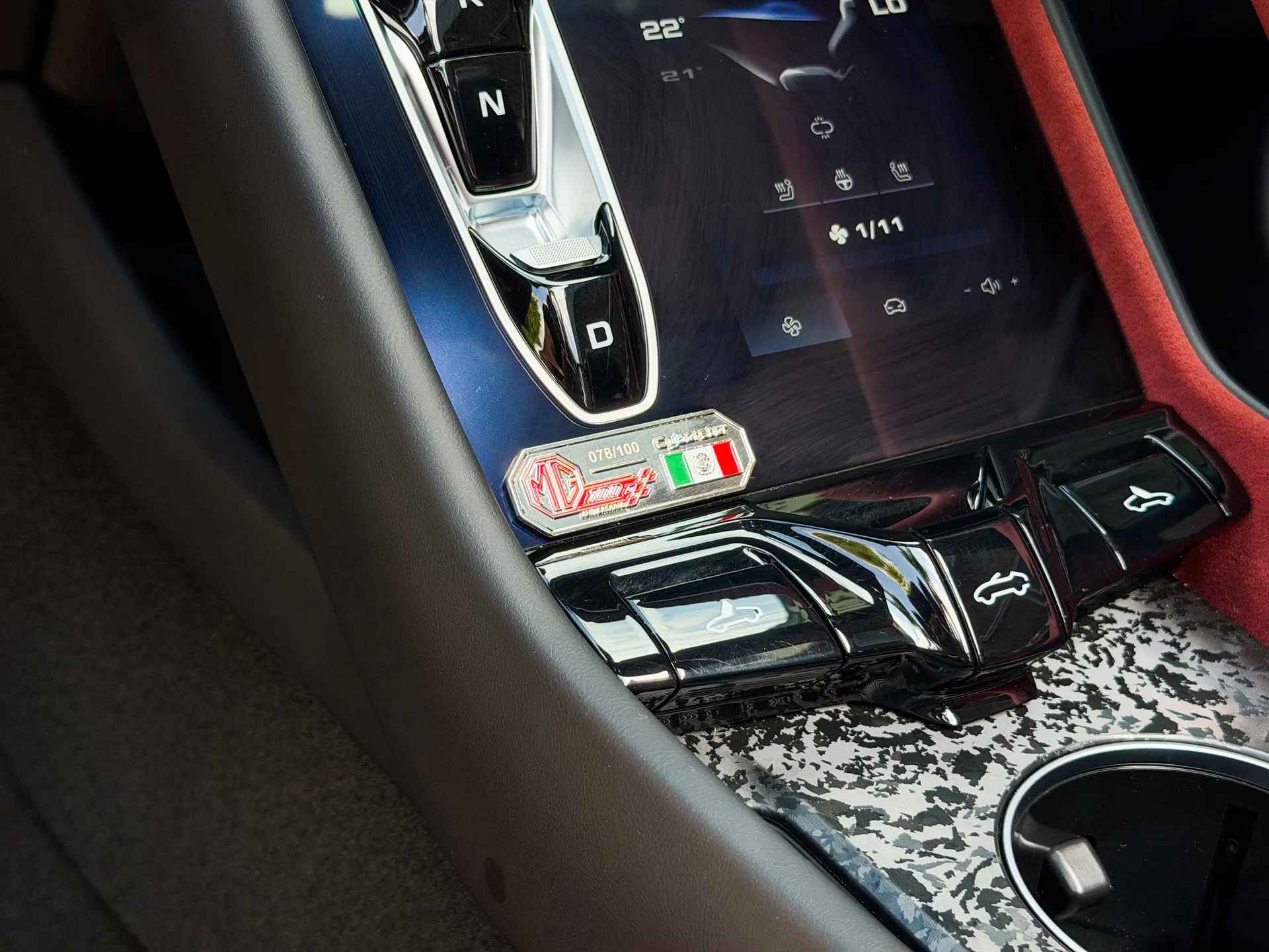 Car image 18