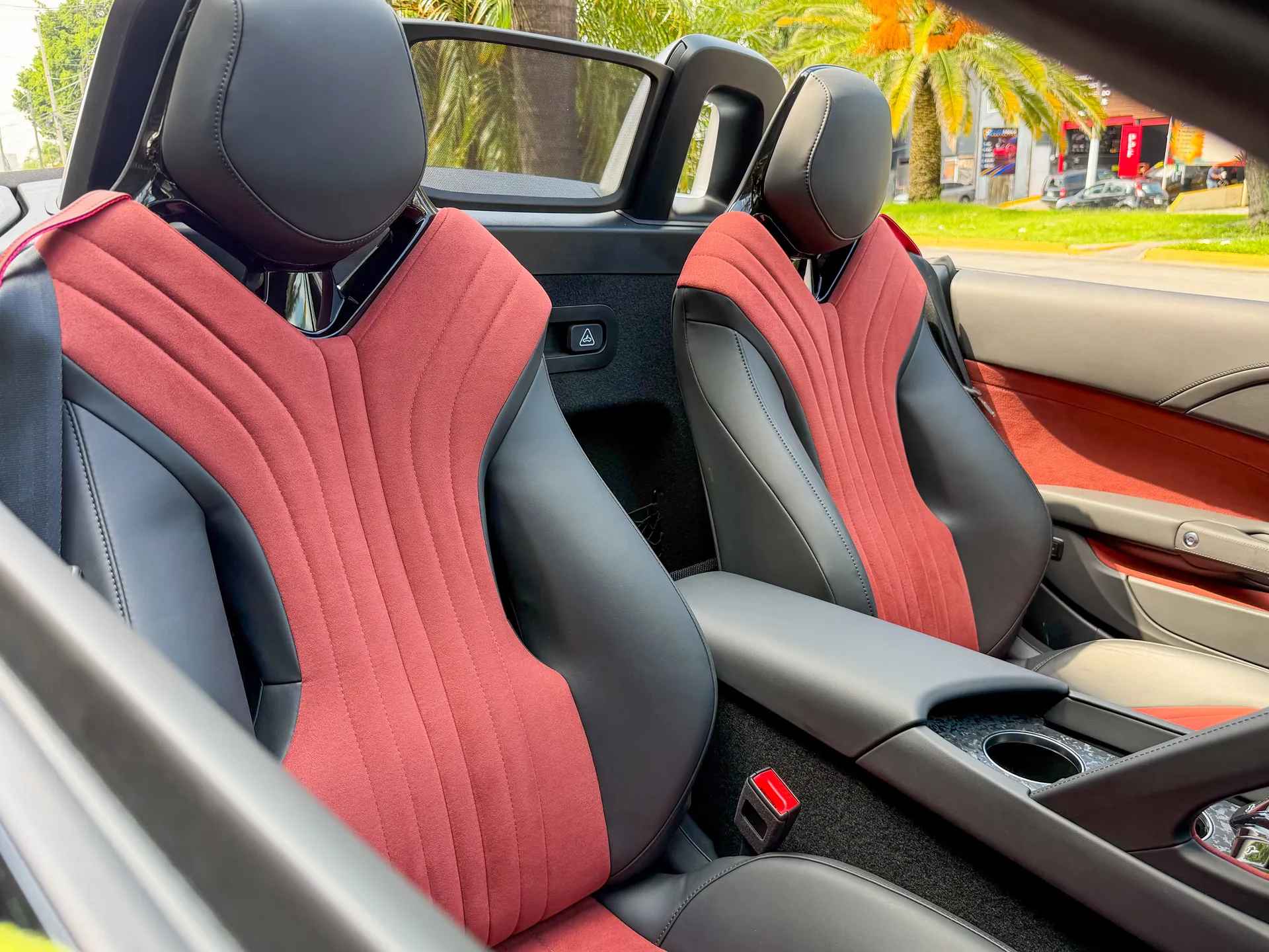 Car image 25