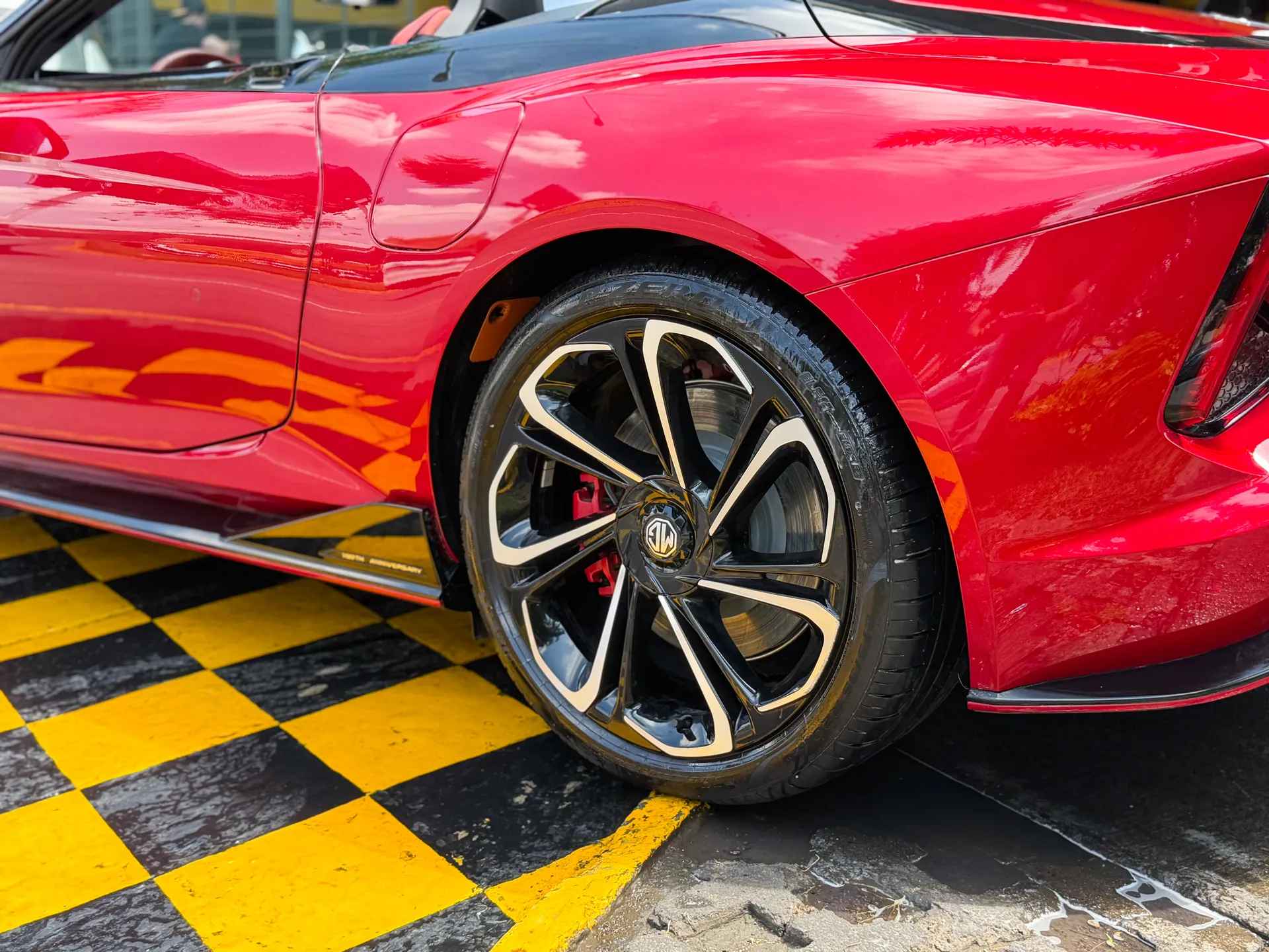 Car image 10