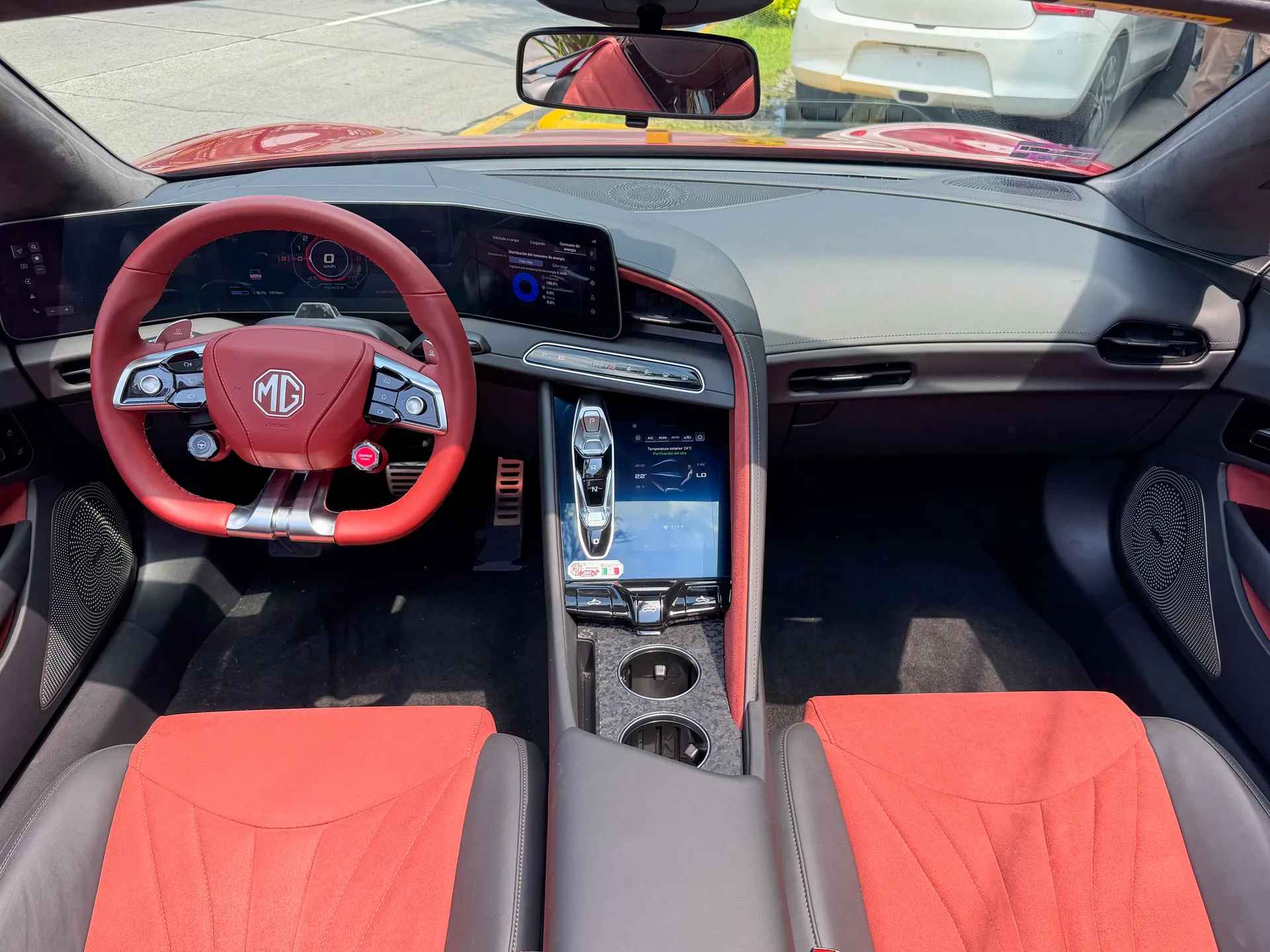 Car image 19