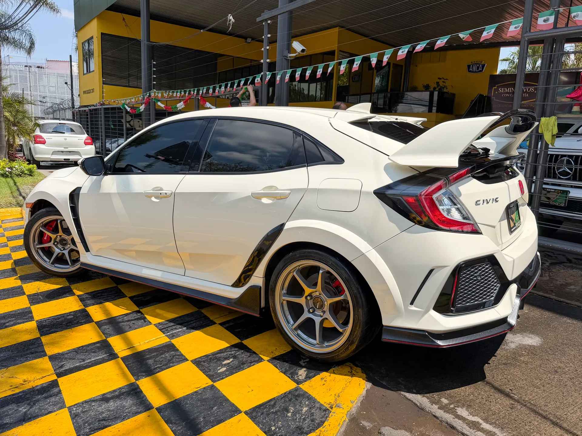 Car image 7