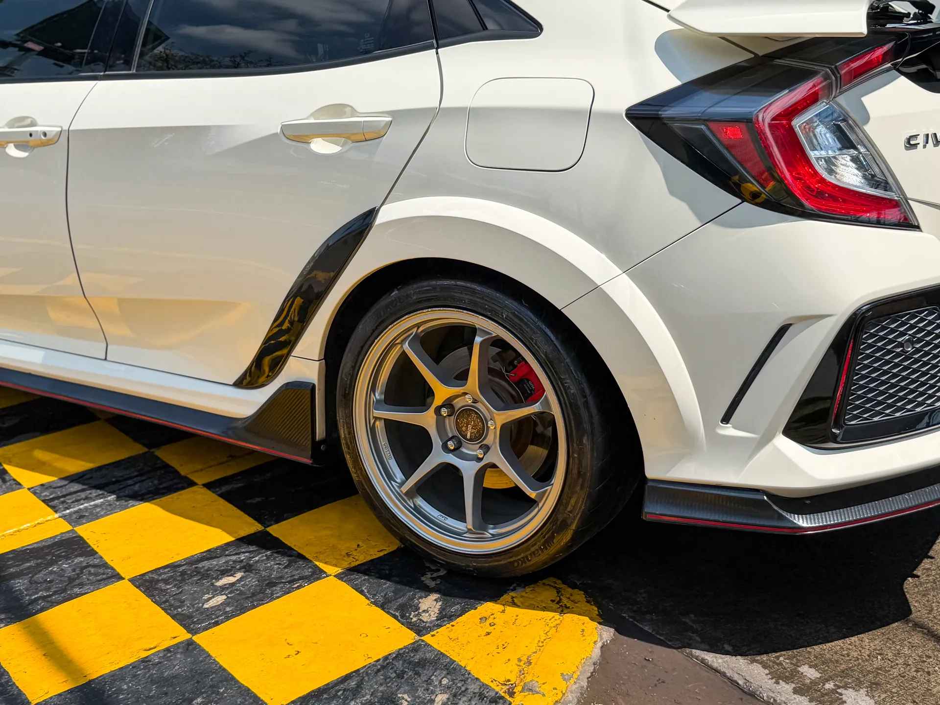 Car image 9