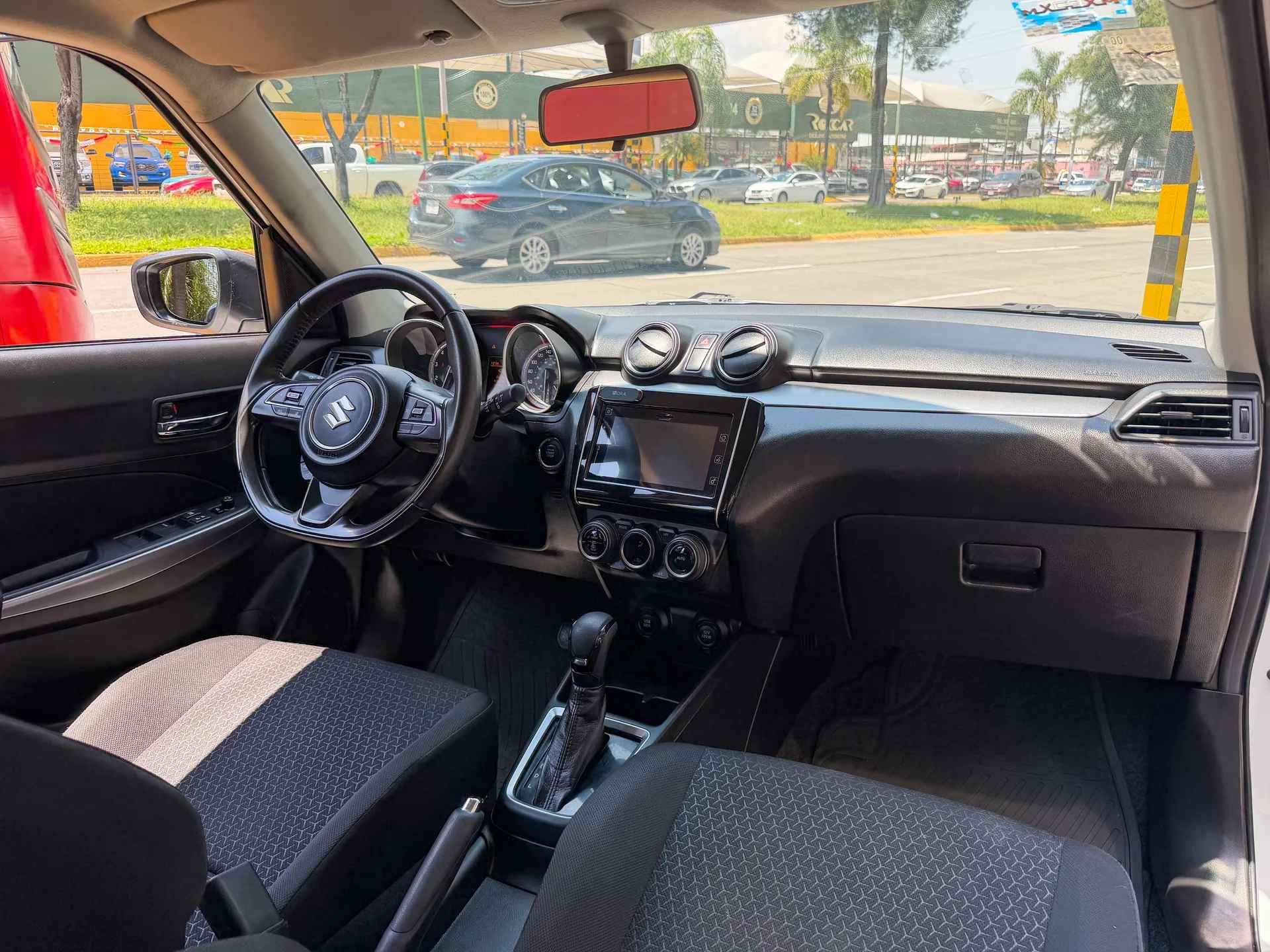 Car image 14