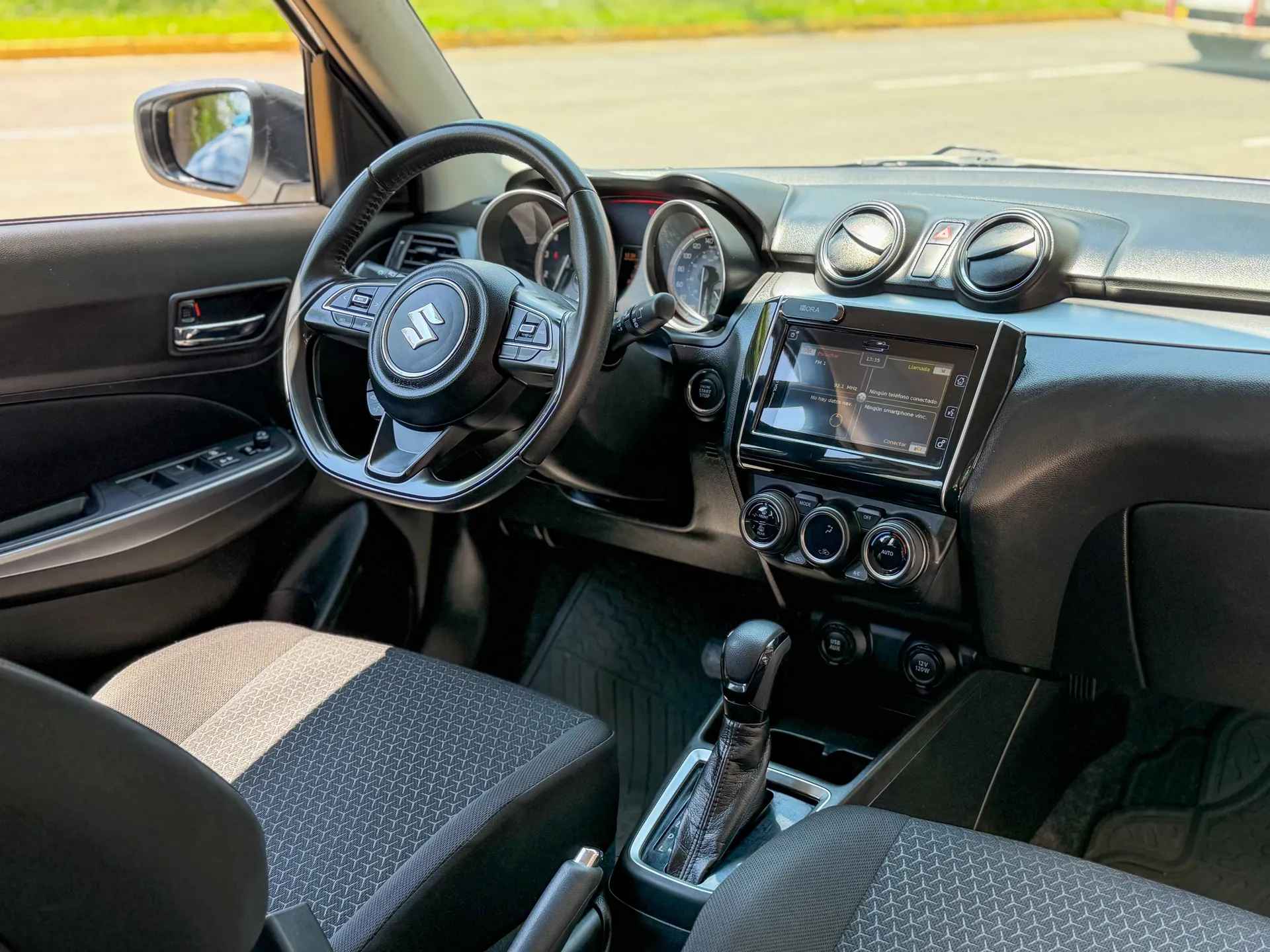 Car image 15