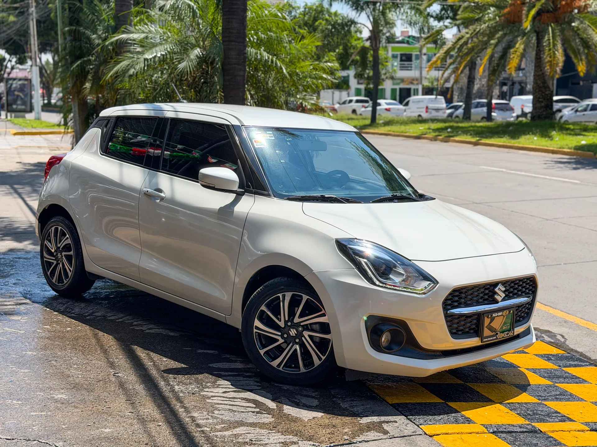 Car image 4