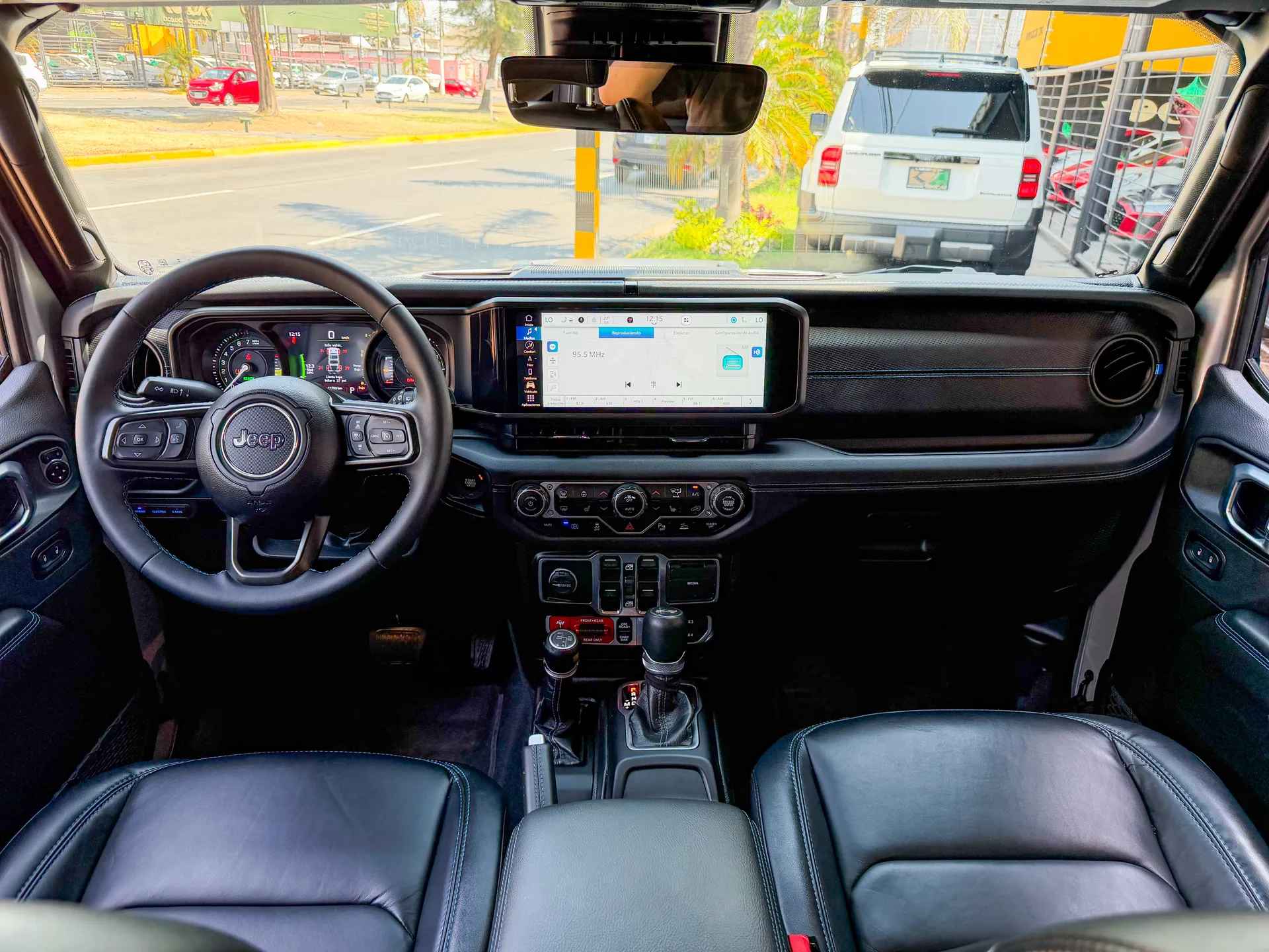 Car image 13