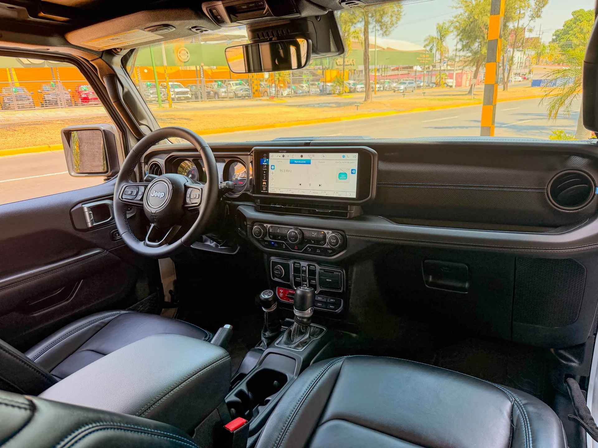 Car image 17