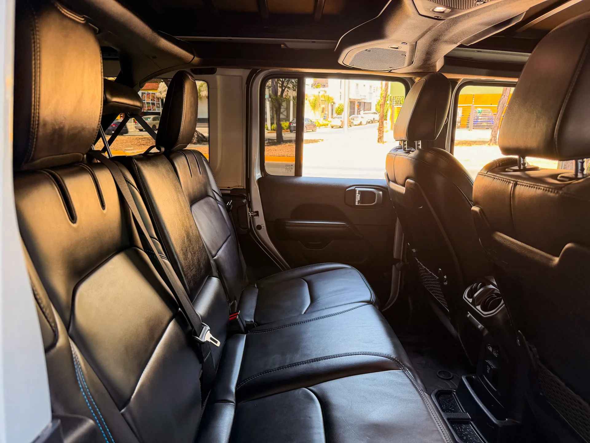 Car image 24