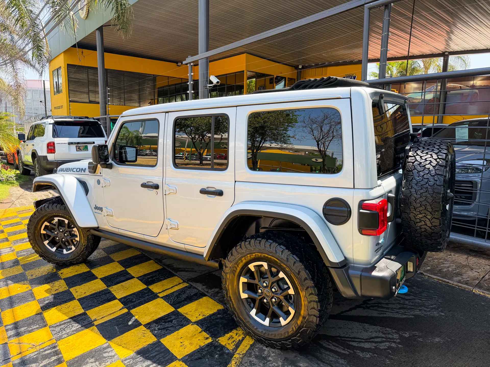 Car image 8