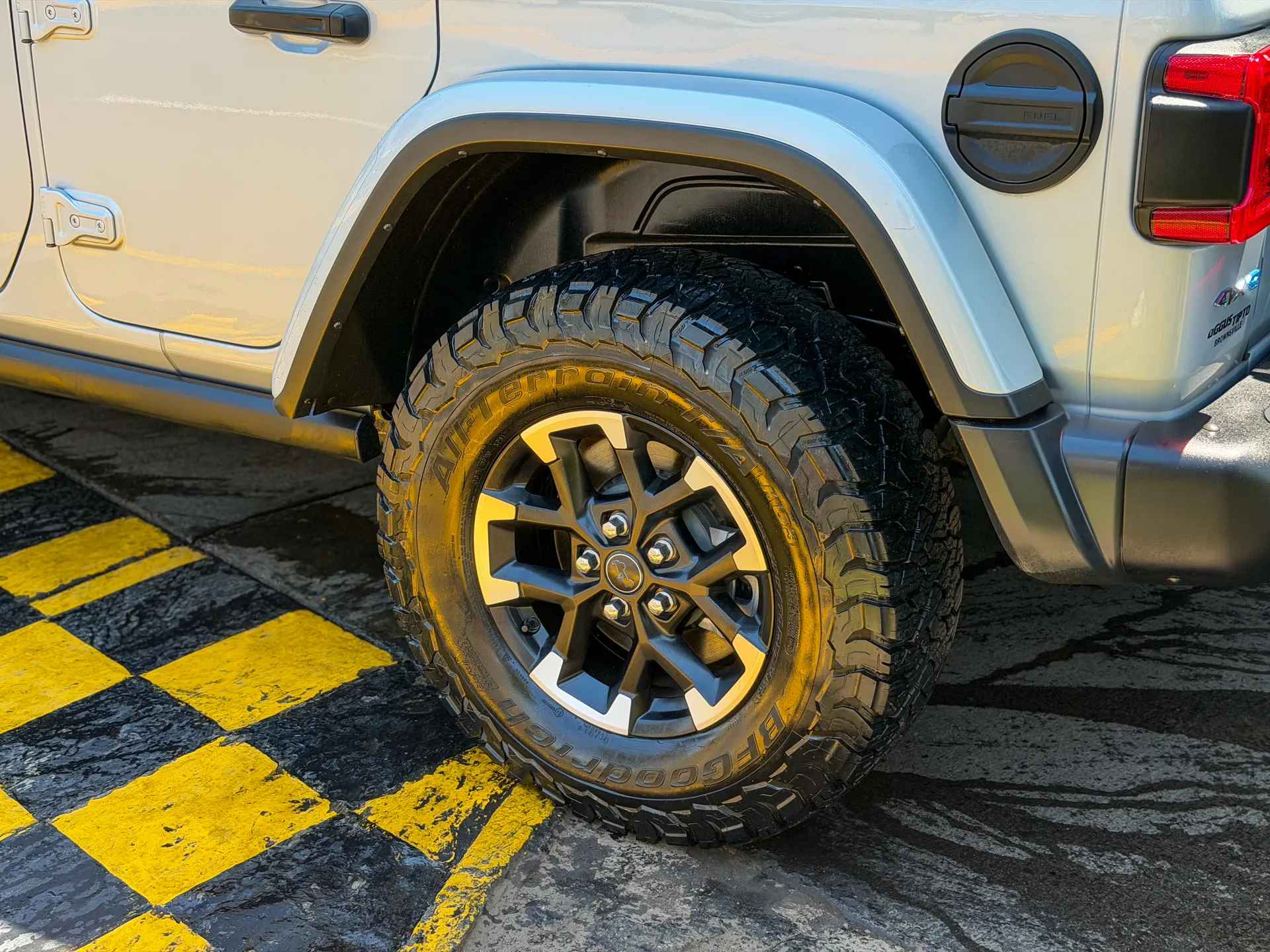 Car image 10