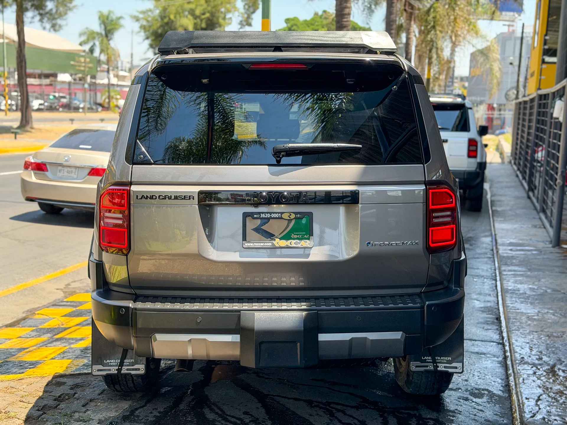 Car image 9