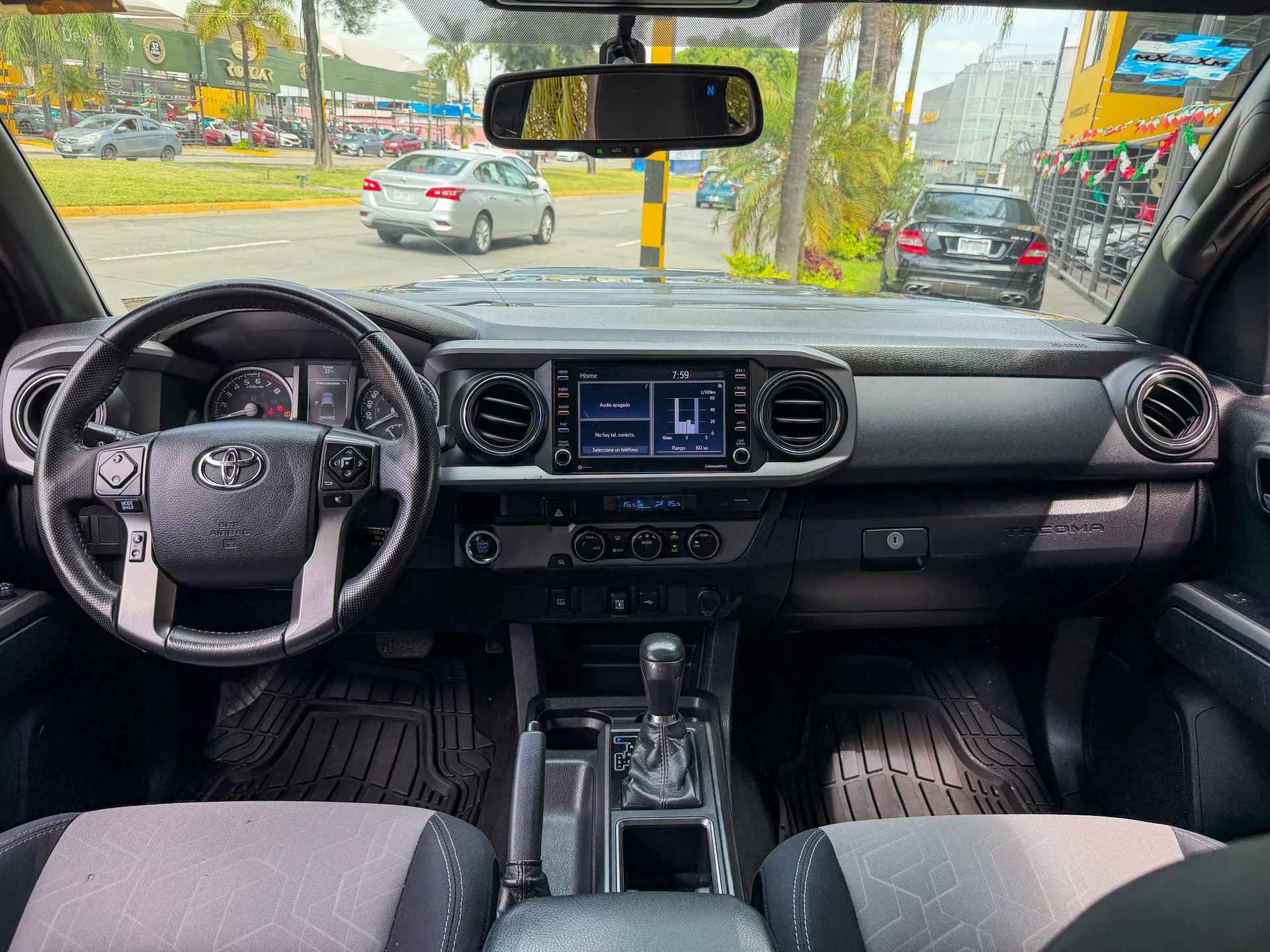 Car image 10