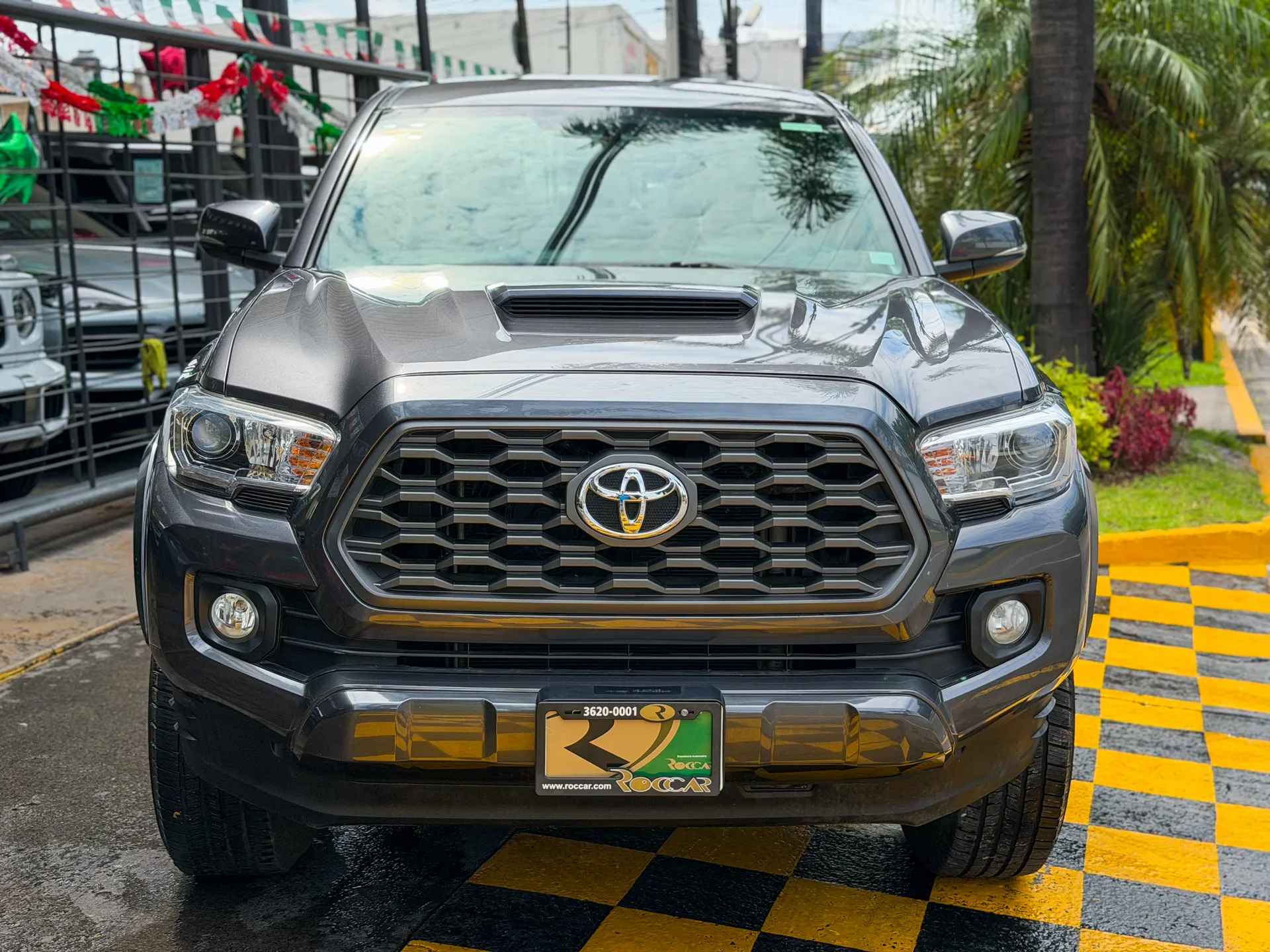 Car image 3