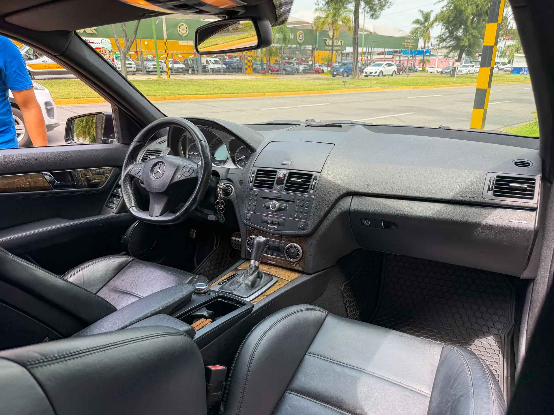 Car image 15