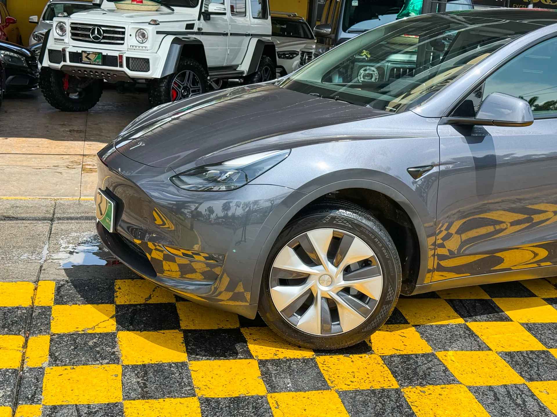 Car image 2