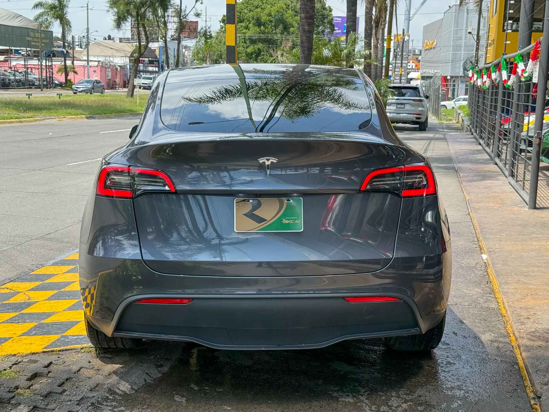 Car image 8