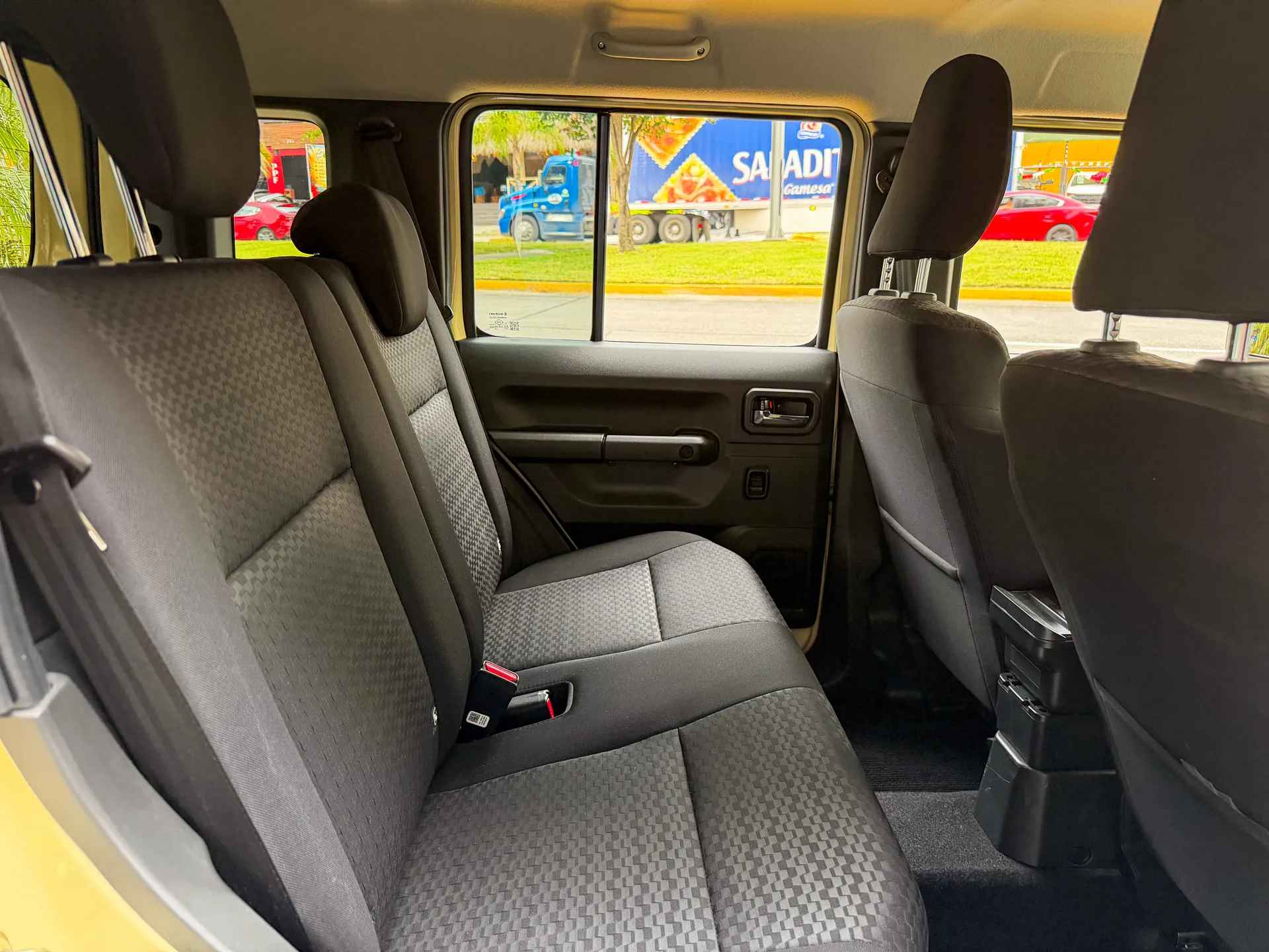Car image 16