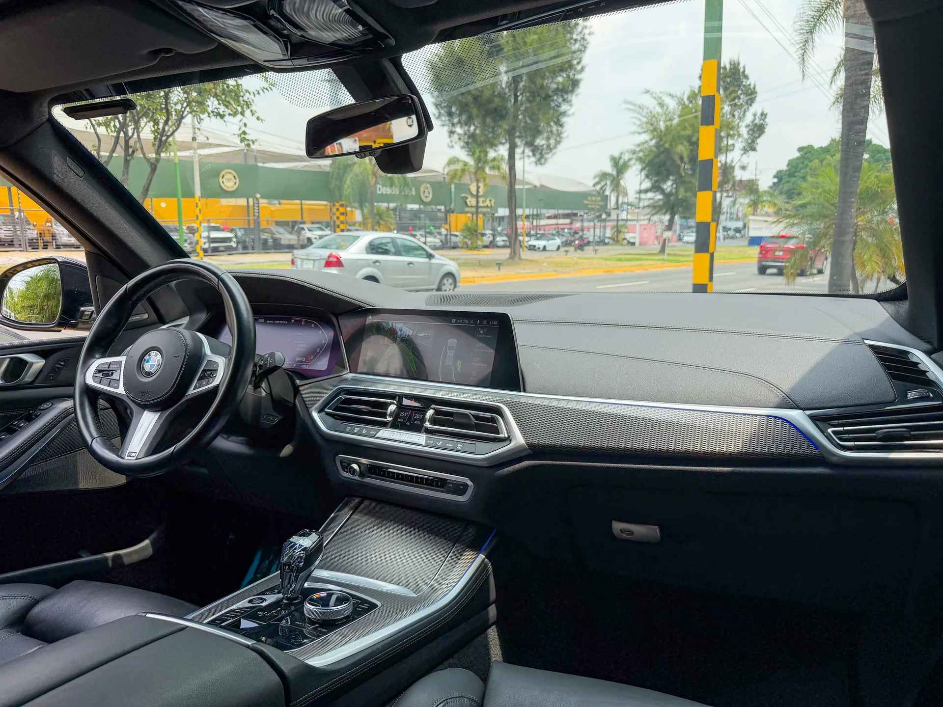 Car image 17