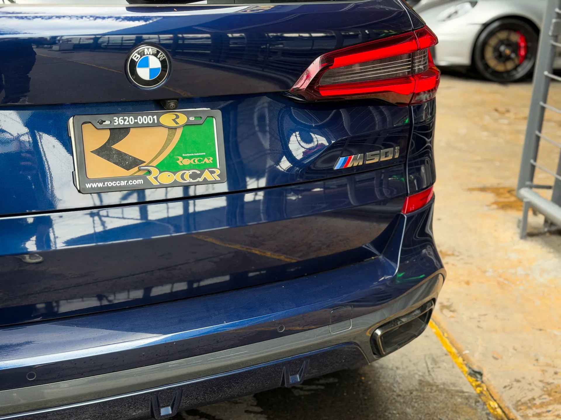 Car image 9
