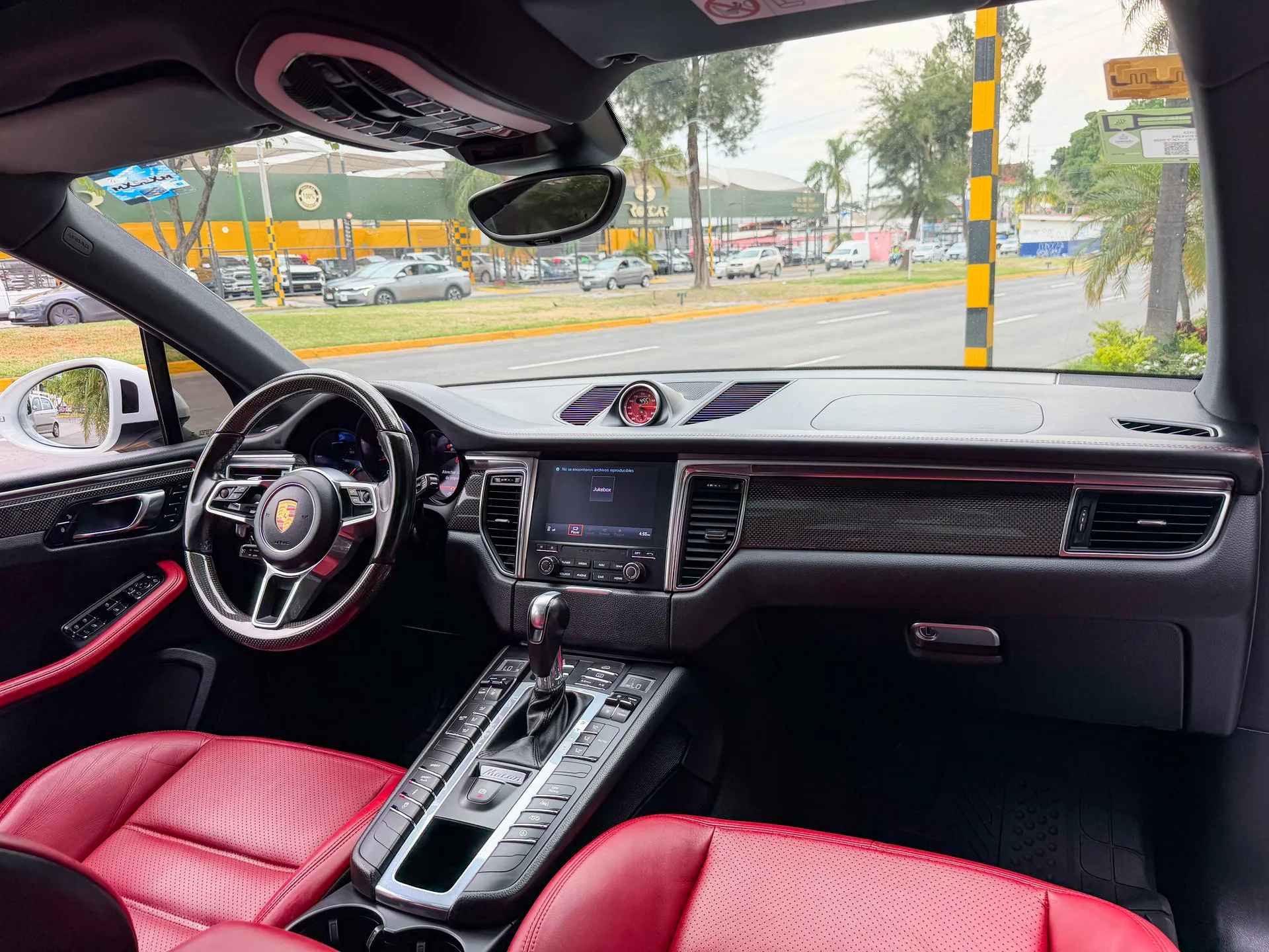 Car image 16