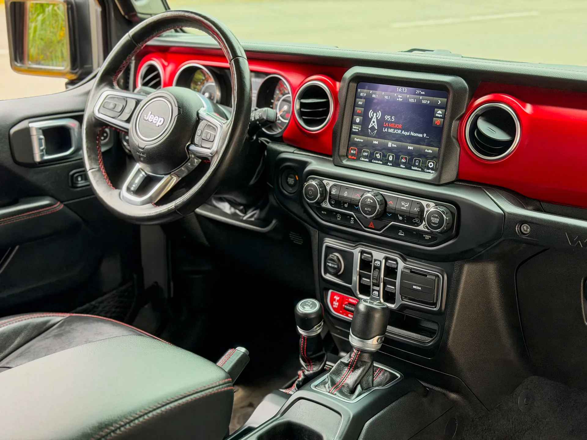 Car image 15