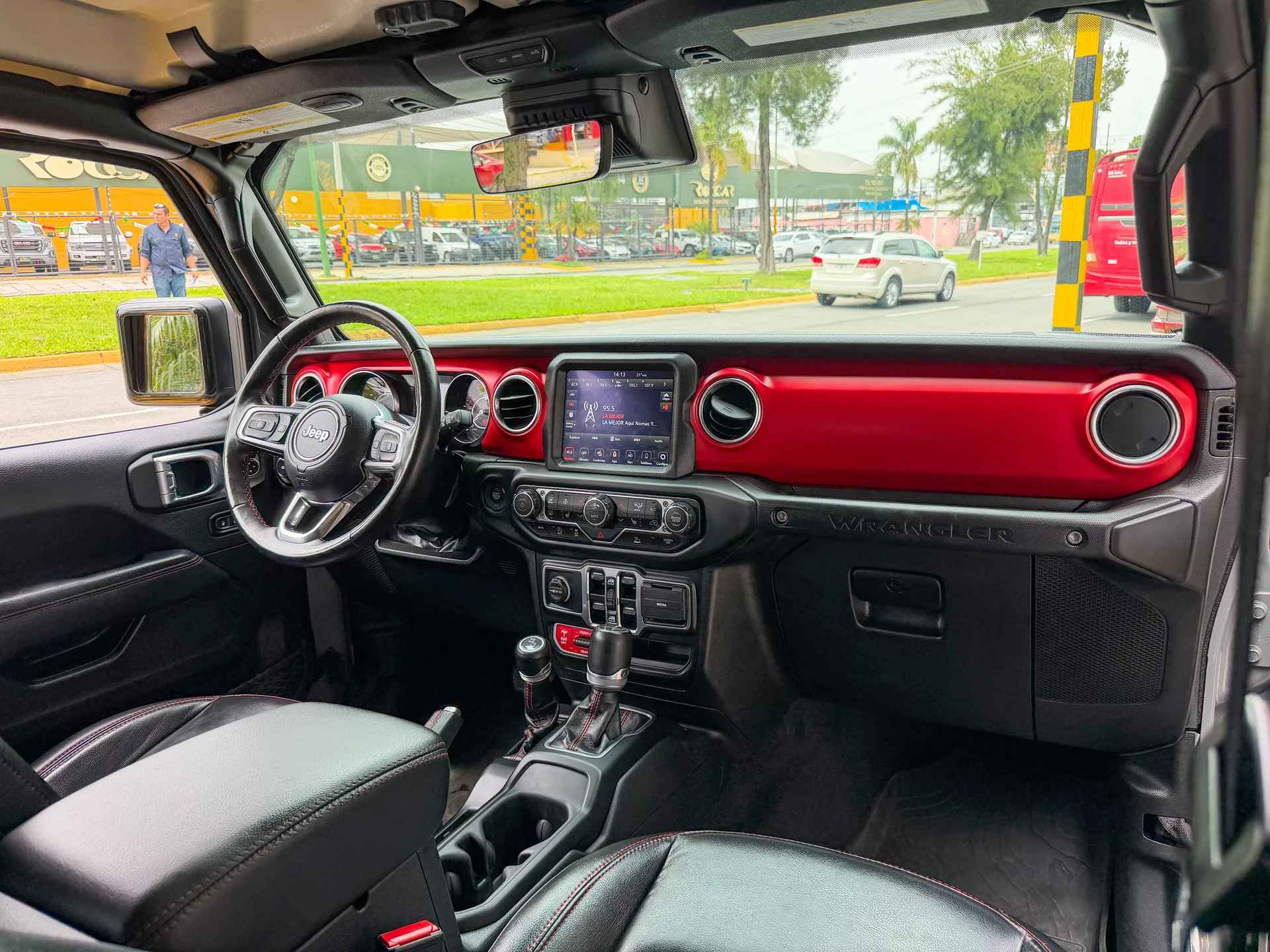 Car image 14