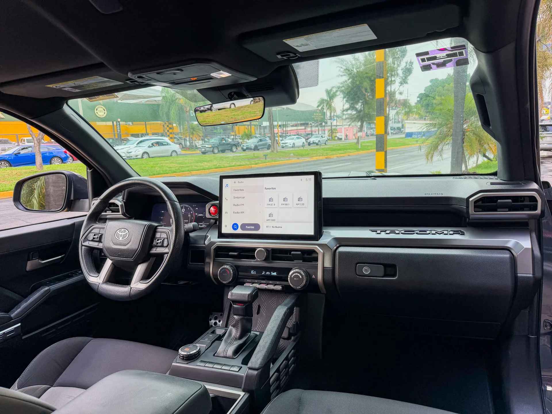 Car image 12