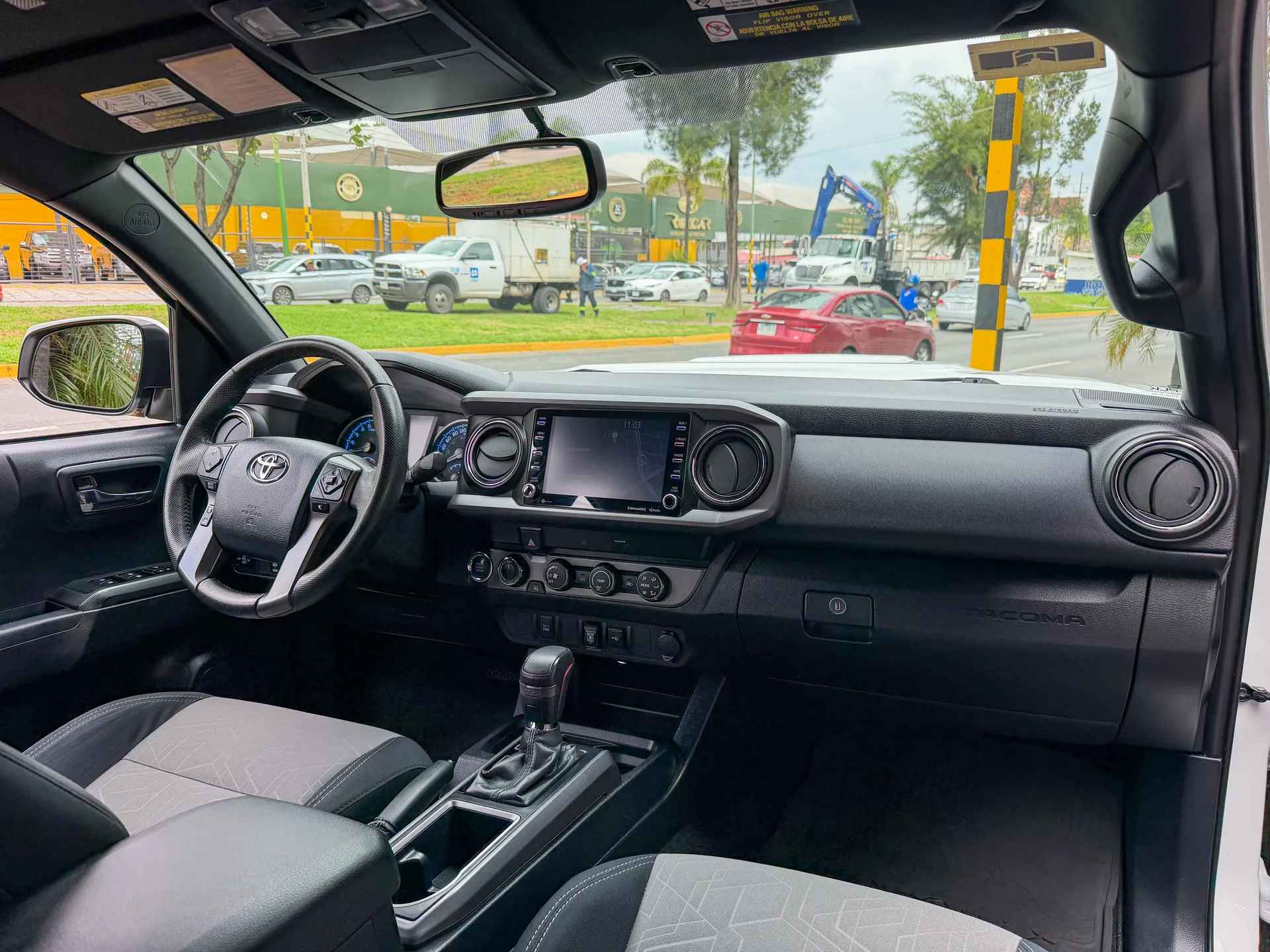 Car image 17