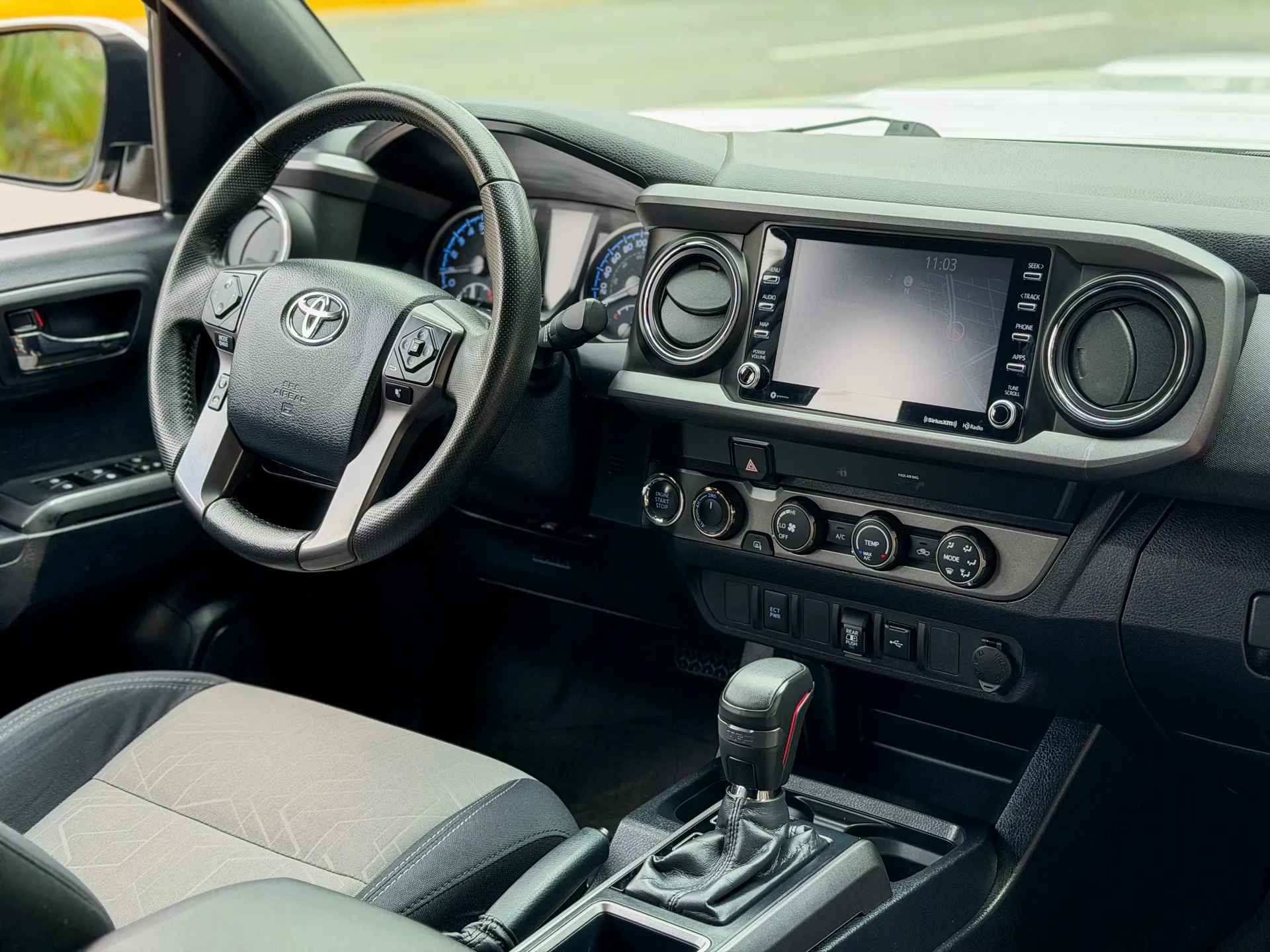 Car image 18