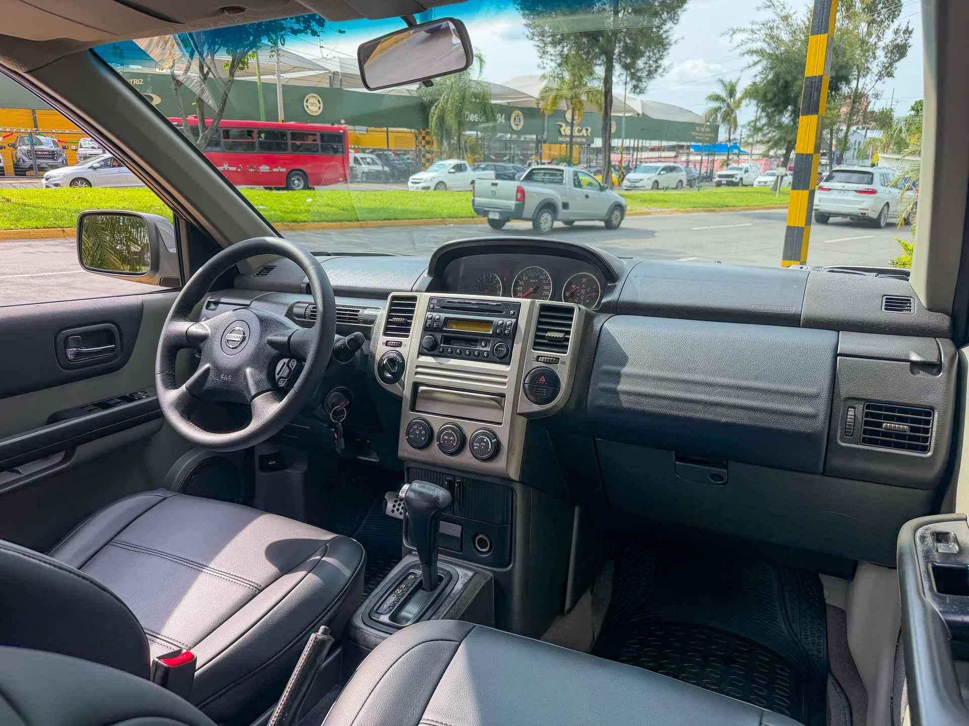 Car image 15