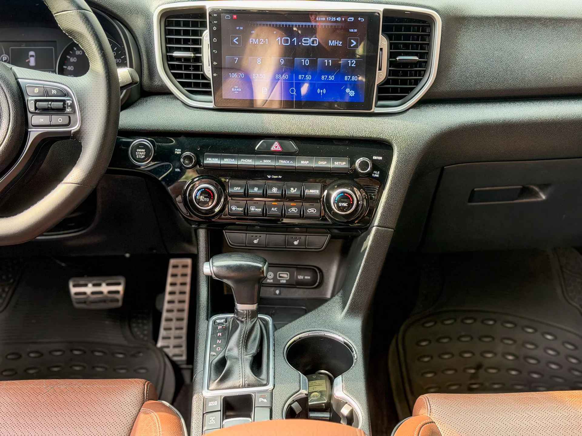 Car image 12