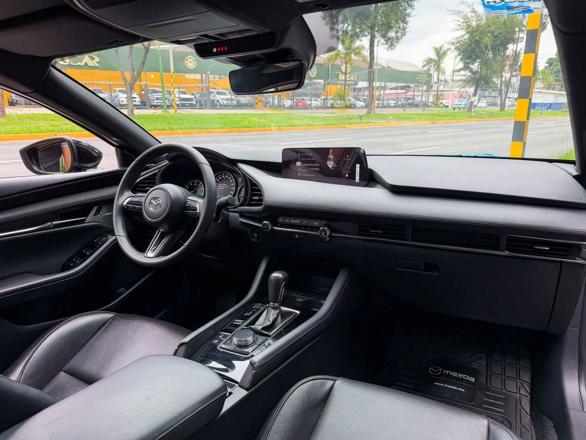 Car image 13