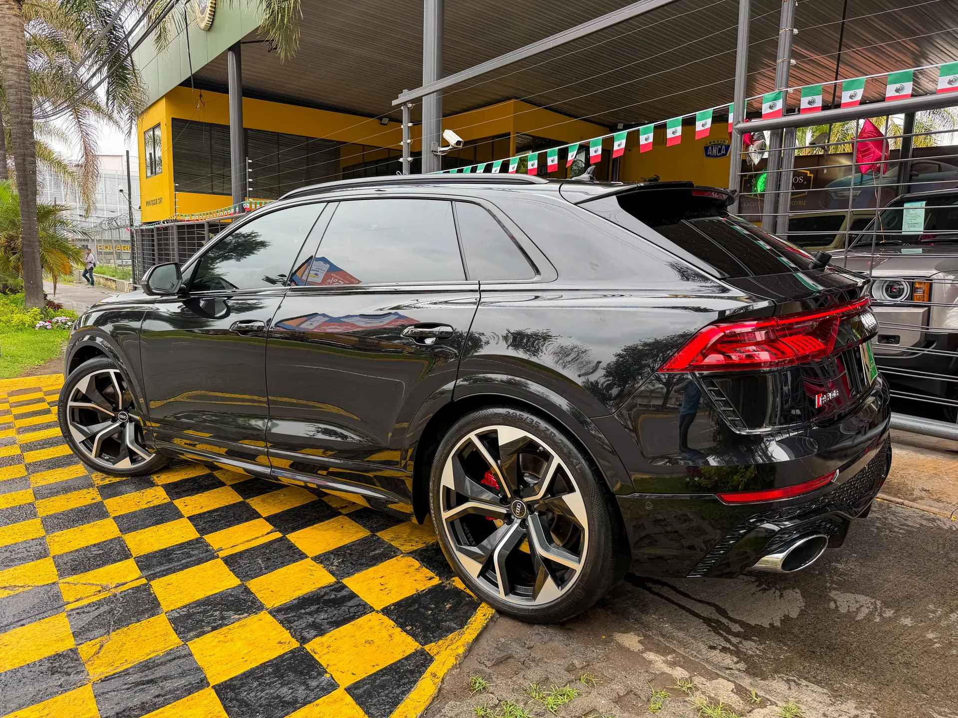 Car image 7