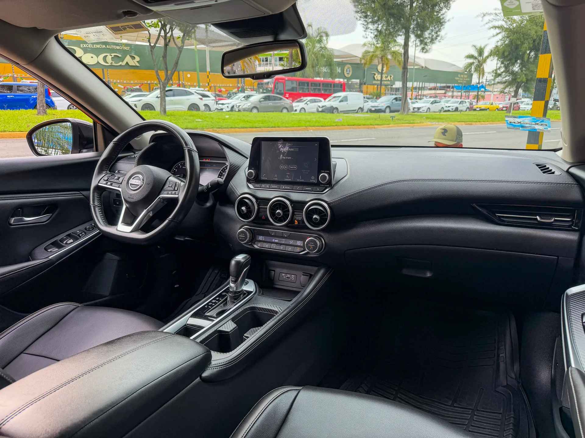 Car image 14