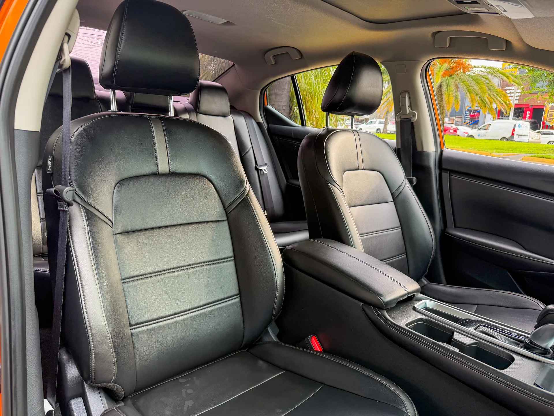 Car image 16