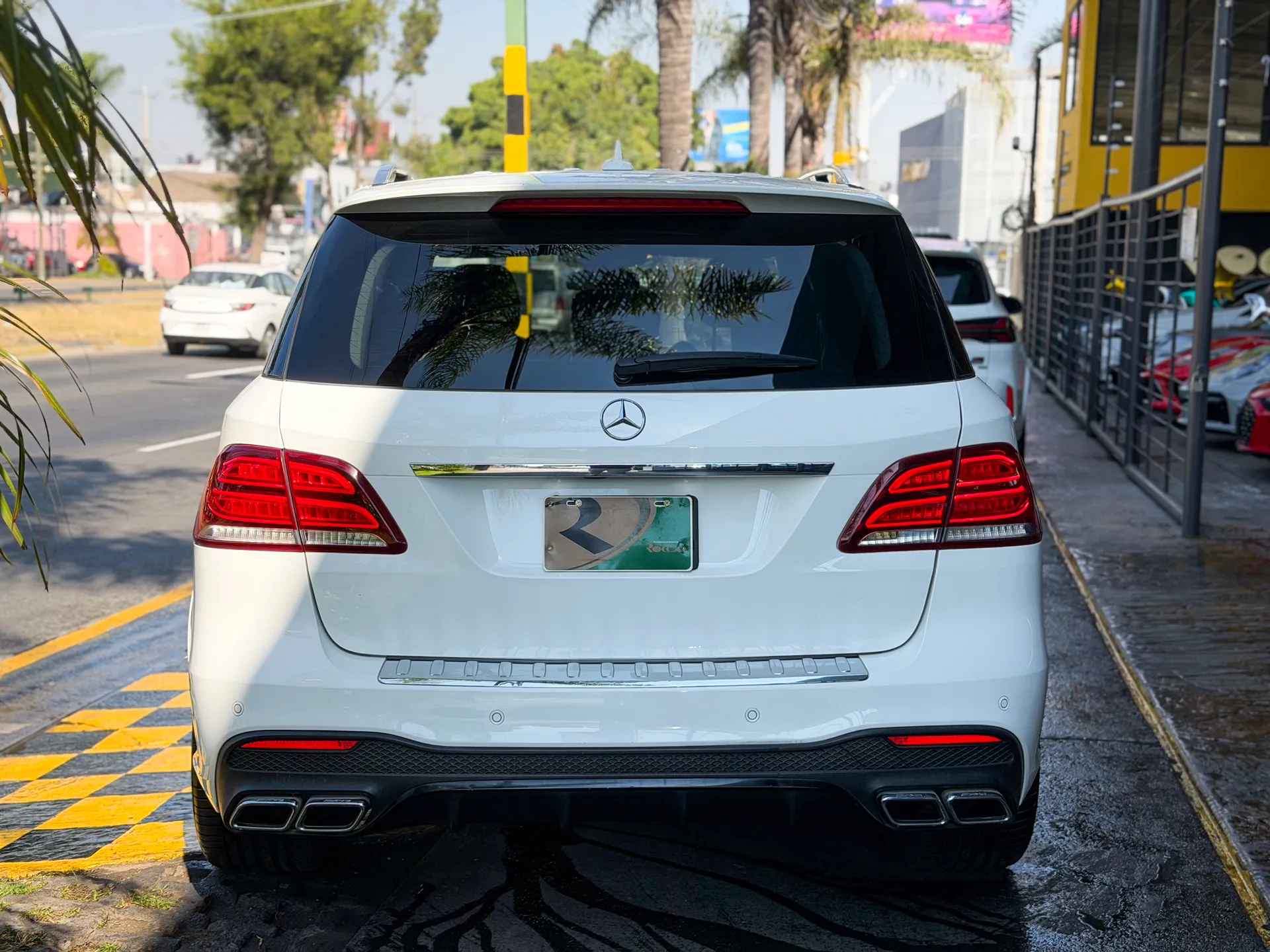 Car image 8