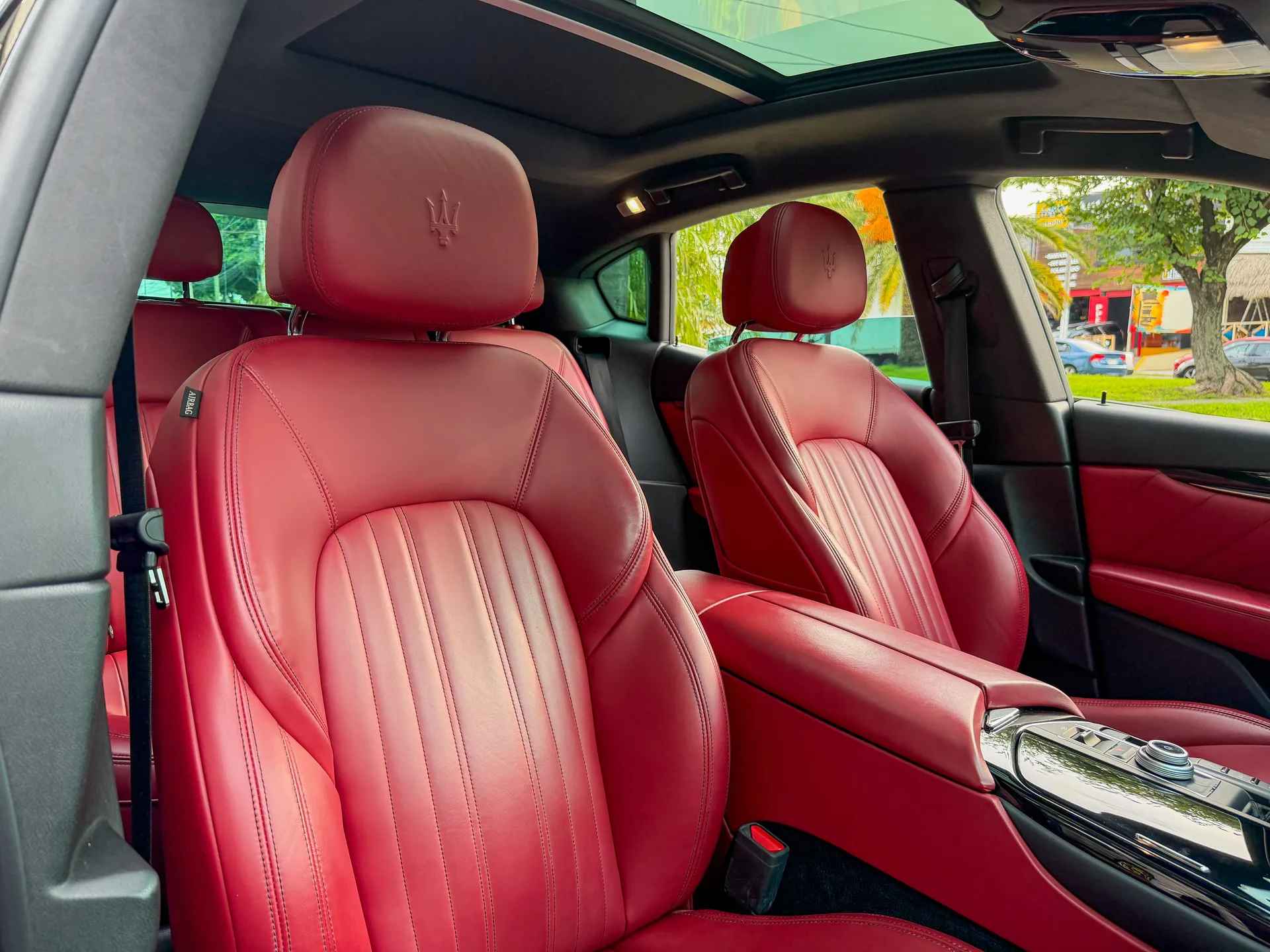 Car image 17